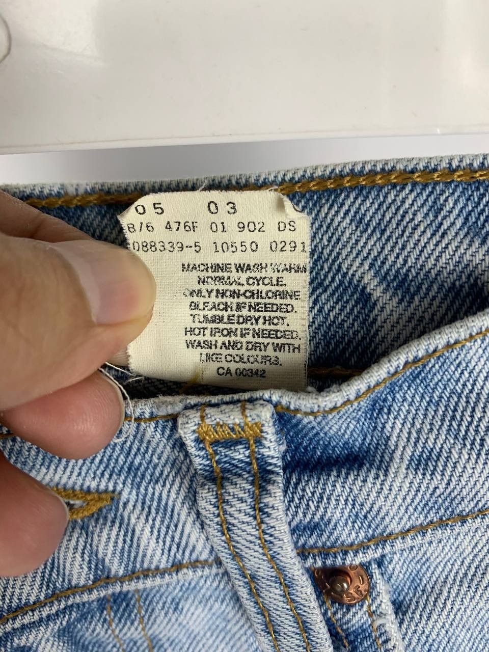Levi's Vintage Levi's 550 Light Washed Denim Size W25 Women Size 25" / US 0 / IT 36 - 17 Thumbnail