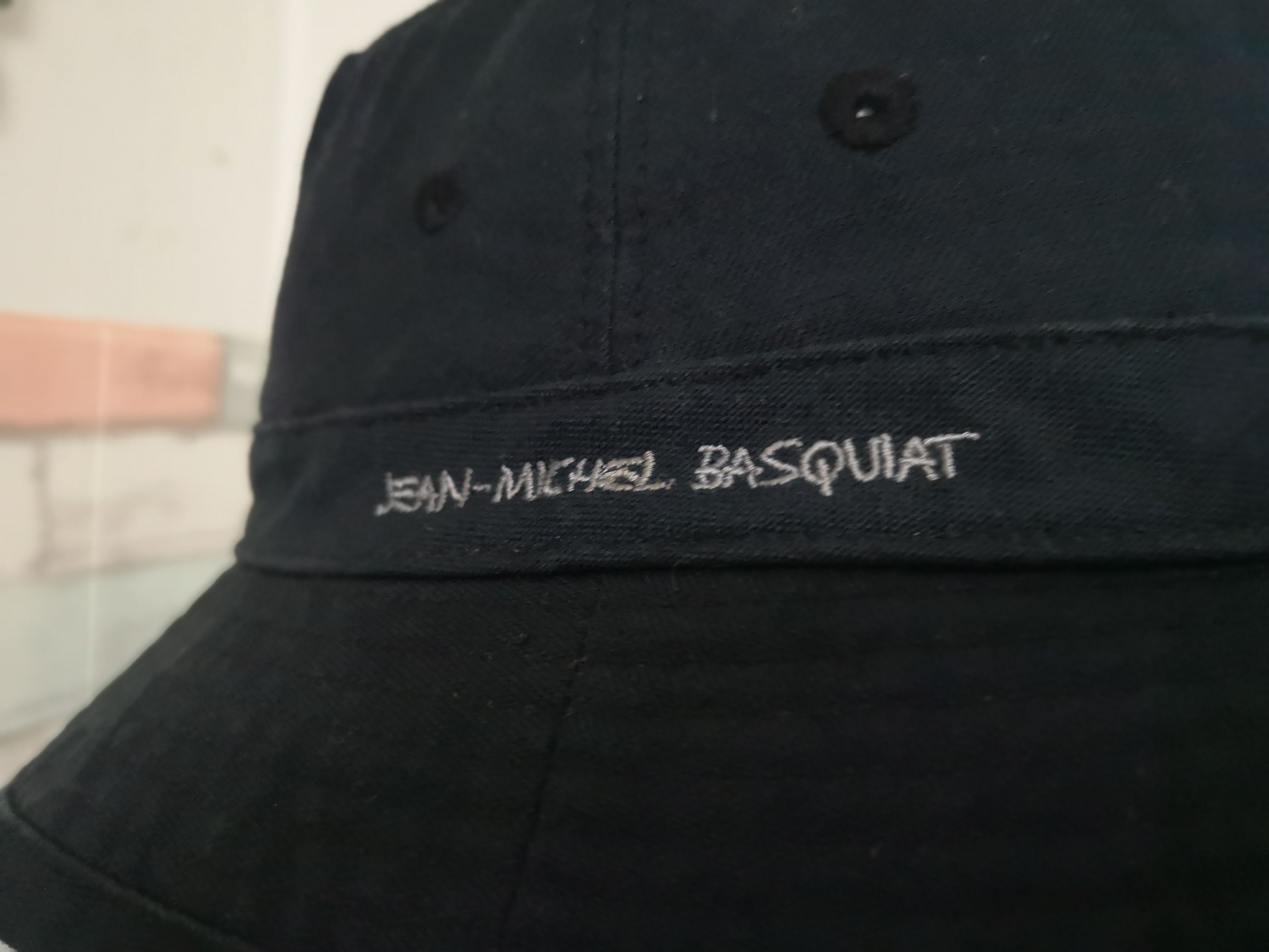 Jean-Michel Basquiat VINTAGE JEAN MICHEL BASQUIAT X UNIQLO BUCKET HAT Size ONE SIZE - 8 Thumbnail