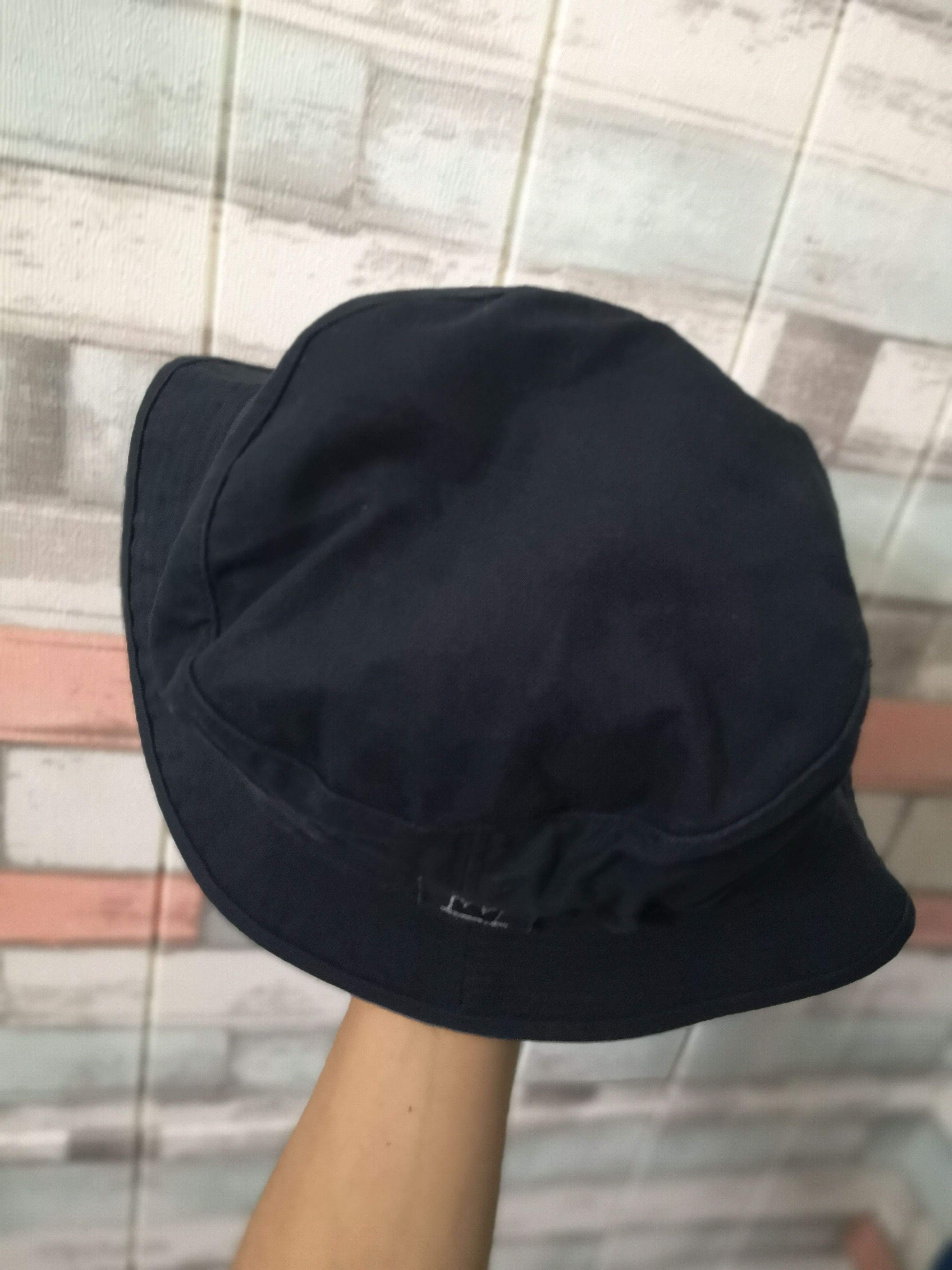 Jean-Michel Basquiat VINTAGE JEAN MICHEL BASQUIAT X UNIQLO BUCKET HAT Size ONE SIZE - 7 Thumbnail