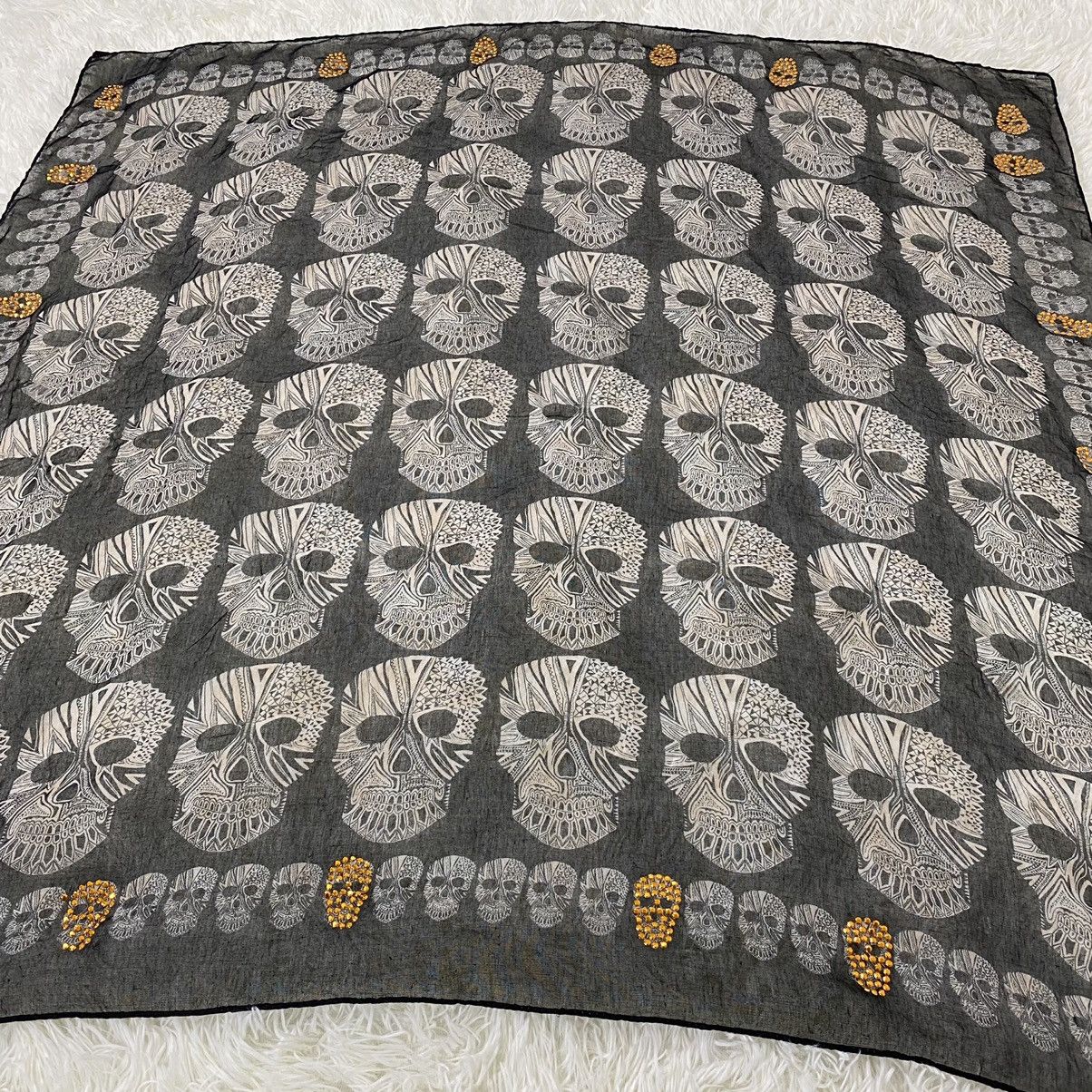 Japanese Brand NICE DESIGN OVERPRINT SKULLS SCAFT (46"x47") Size ONE SIZE - 3 Thumbnail