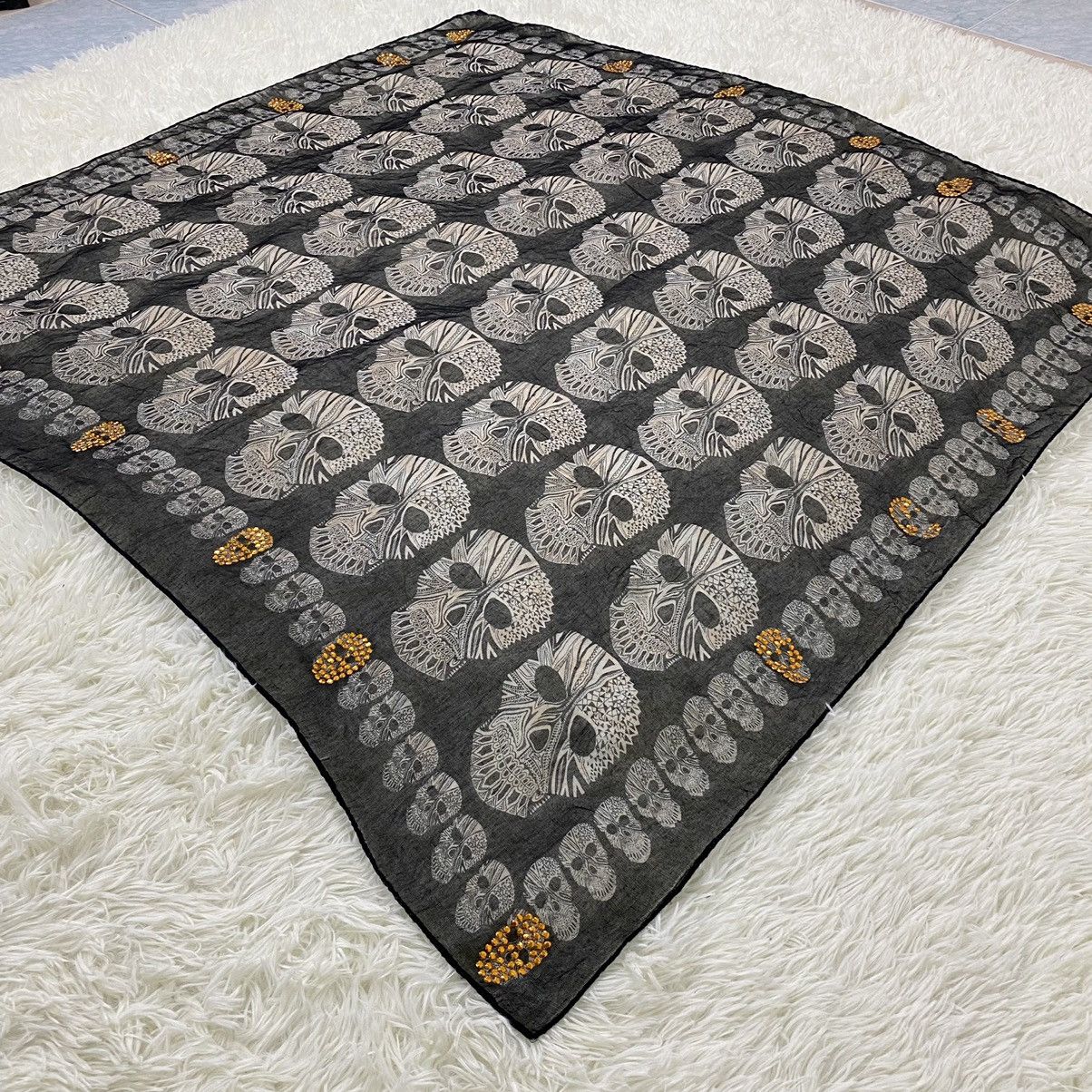 Japanese Brand NICE DESIGN OVERPRINT SKULLS SCAFT (46"x47") Size ONE SIZE - 4 Thumbnail