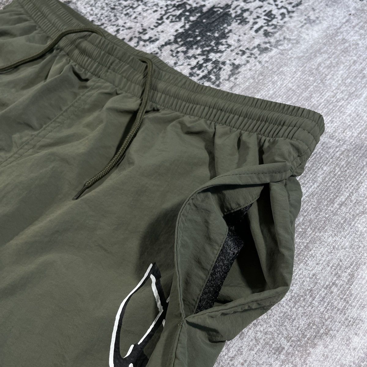 Stussy STUSSY GREEN SHORTS 30 - SHADOW SCRIPT Size US 30 / EU 46 - 3 Thumbnail