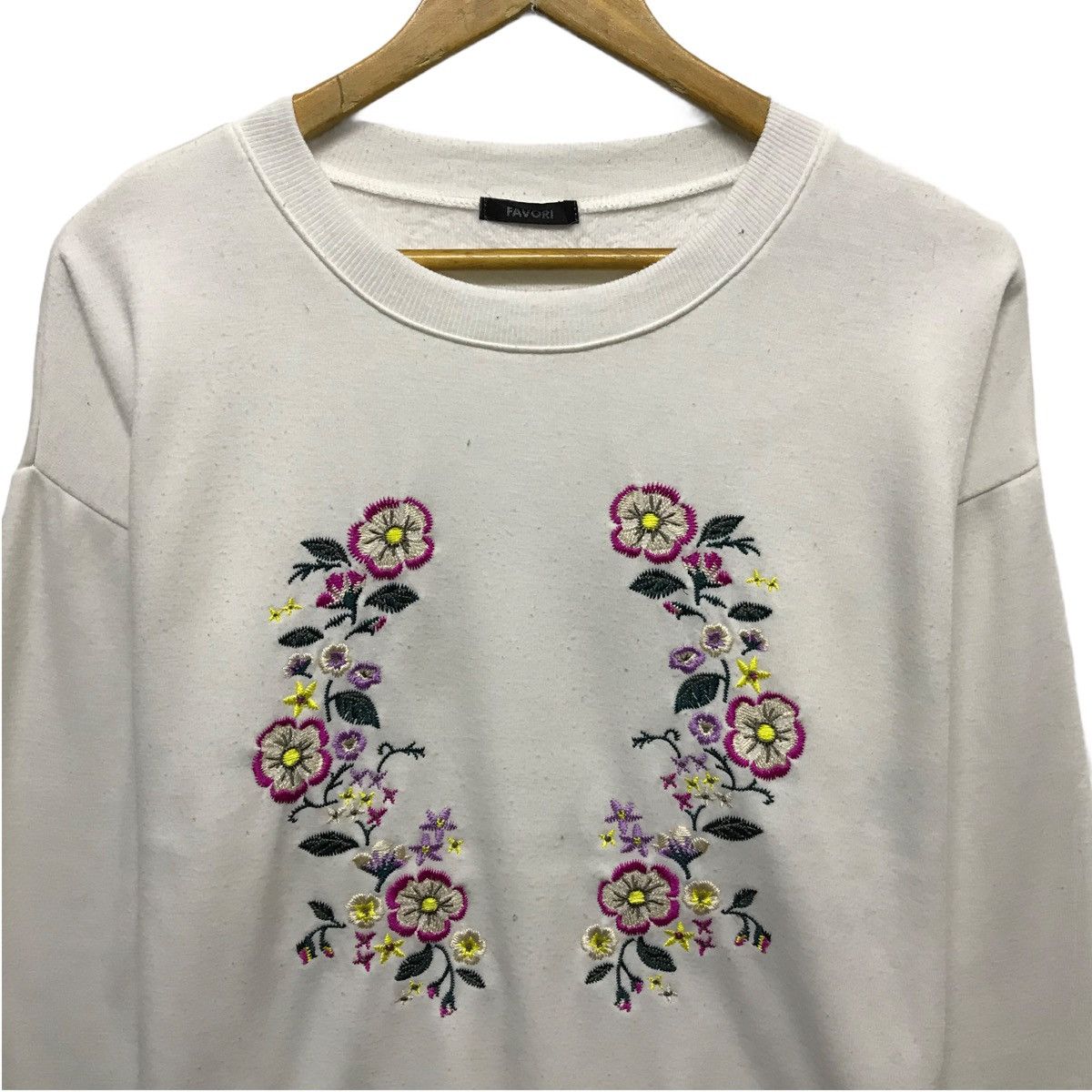 Japanese Brand × Vintage Vintage Art Design Flowers Sweatshirt Embroidery Flower Size US M / EU 48-50 / 2 - 3 Thumbnail