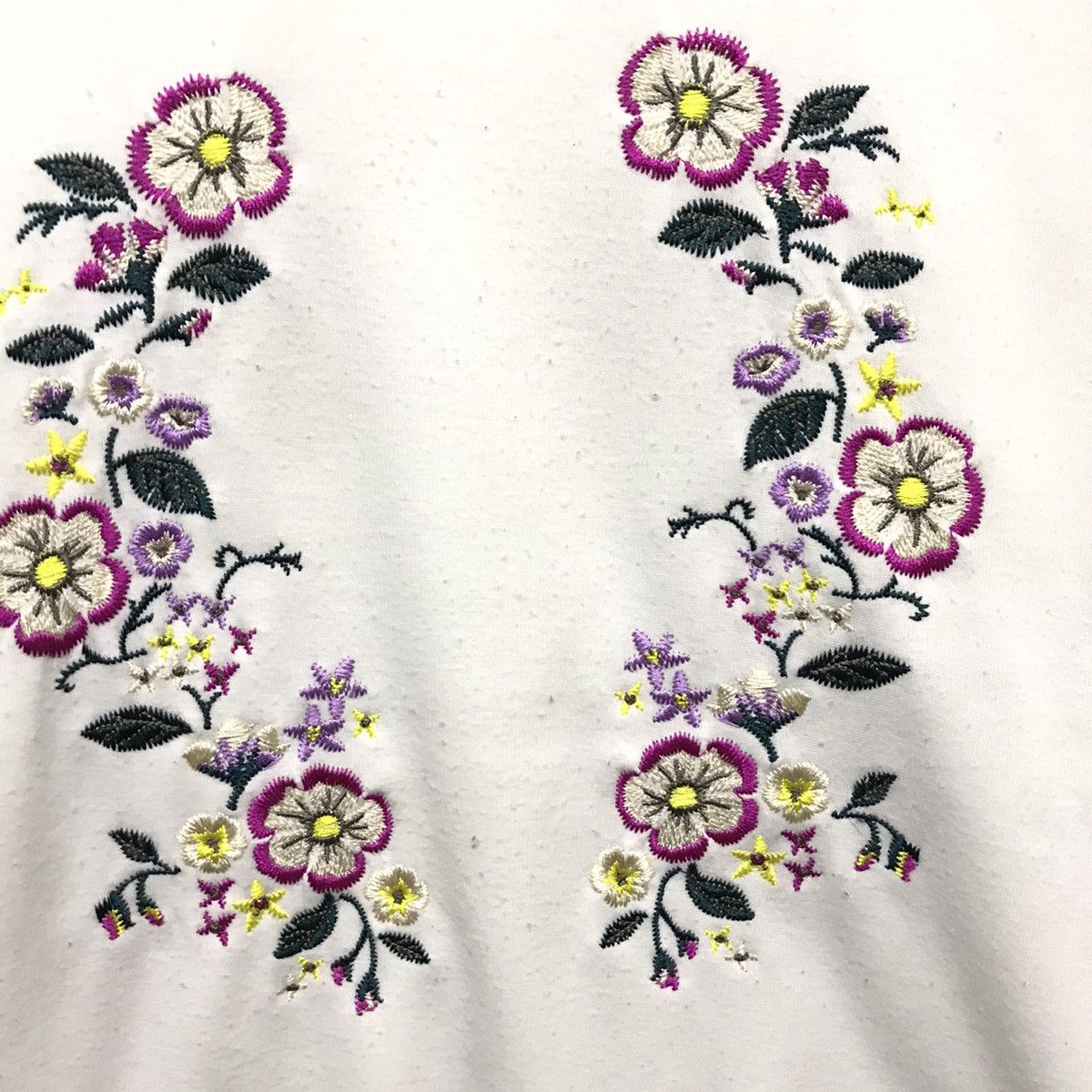 Japanese Brand × Vintage Vintage Art Design Flowers Sweatshirt Embroidery Flower Size US M / EU 48-50 / 2 - 2 Thumbnail