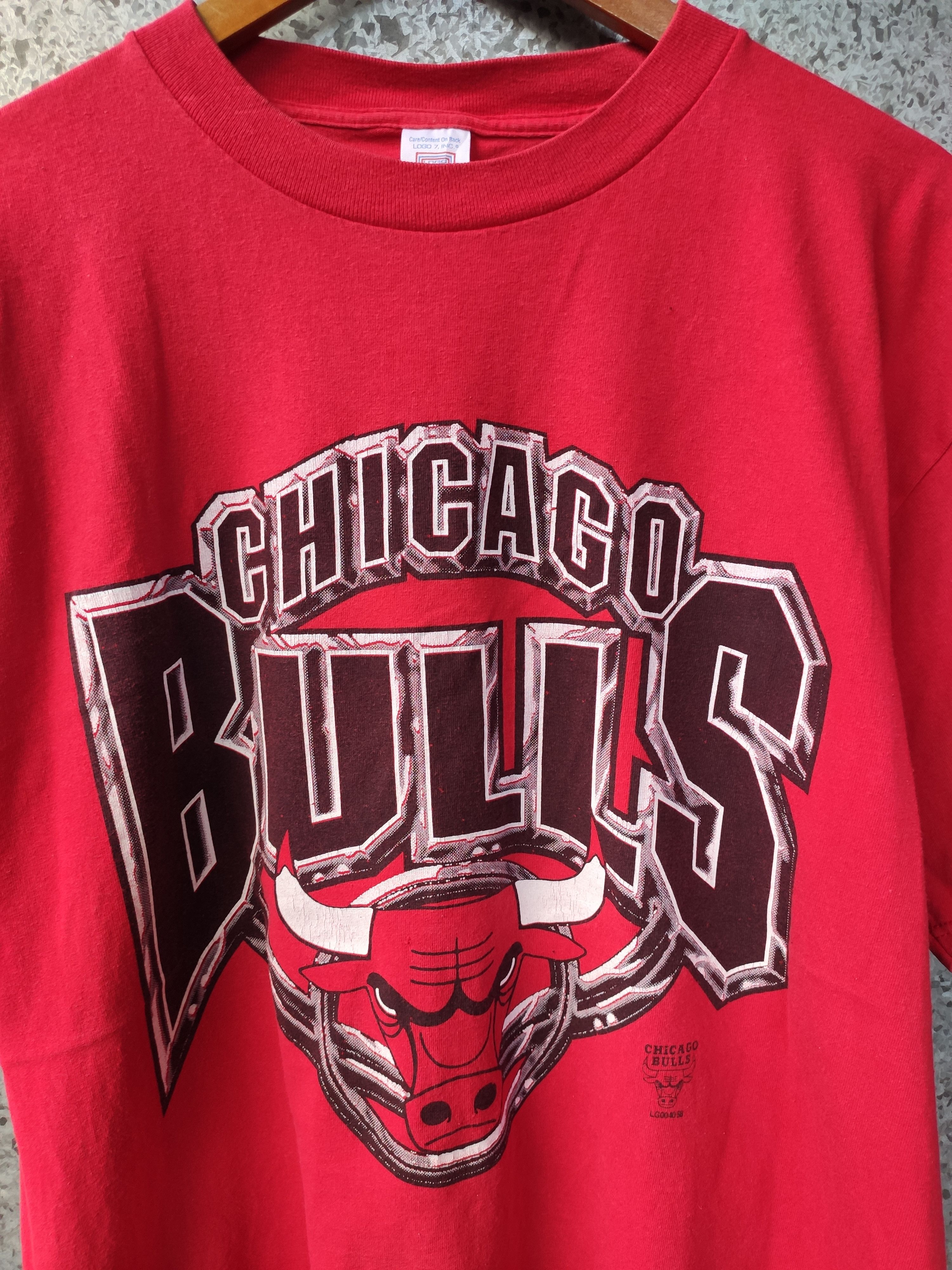 NBA 🔥 Vtg 90s Vintage Chicago Bulls t shirt made in Usa Size US L / EU 52-54 / 3 - 2 Thumbnail