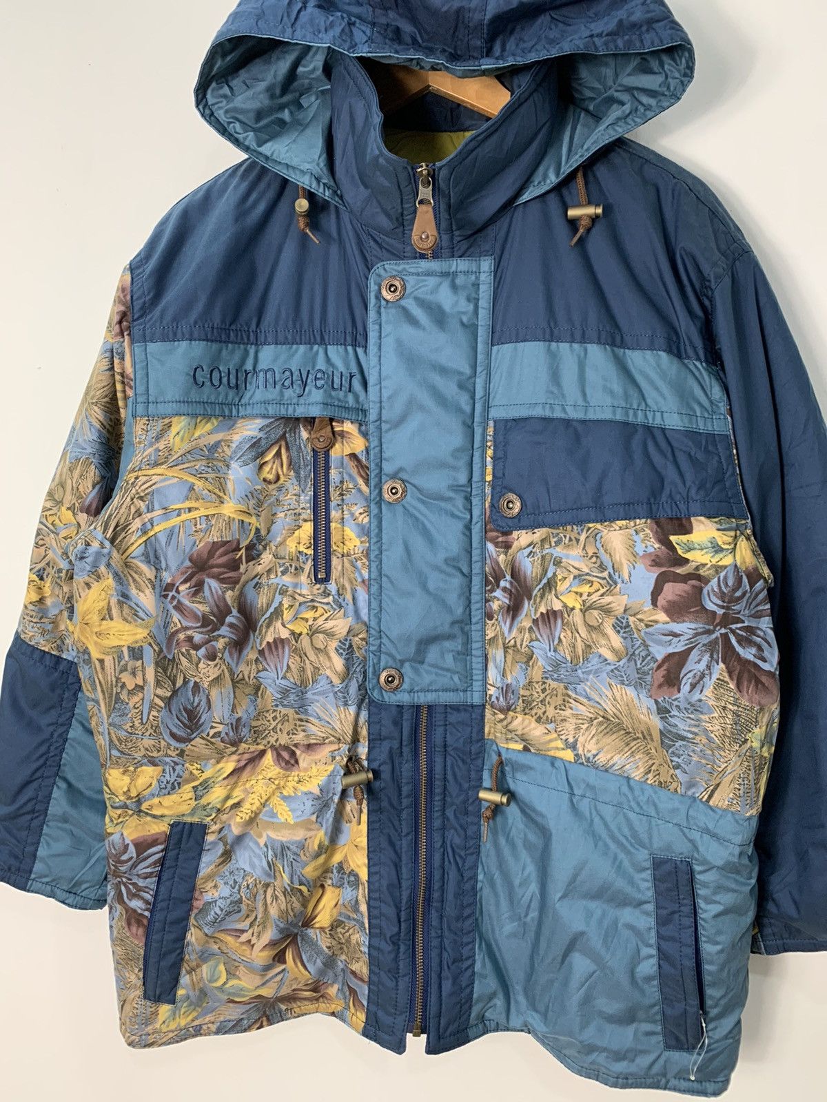 Japanese Brand Rare Japanese Brand Courmayeur Puffer Jacket Color Block Size US L / EU 52-54 / 3 - 2 Thumbnail