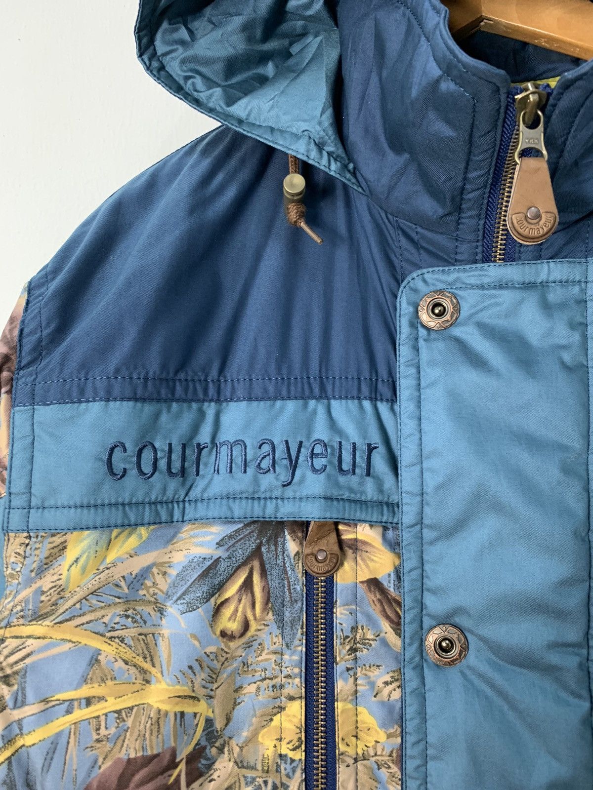 Japanese Brand Rare Japanese Brand Courmayeur Puffer Jacket Color Block Size US L / EU 52-54 / 3 - 4 Thumbnail
