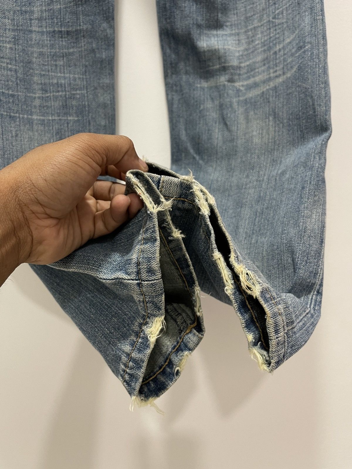 Japanese Brand JAPANESE CARAVACH SCRIBBLE MOTIVE DISTRESSED DENIM JEANS Size US 32 / EU 48 - 15 Thumbnail