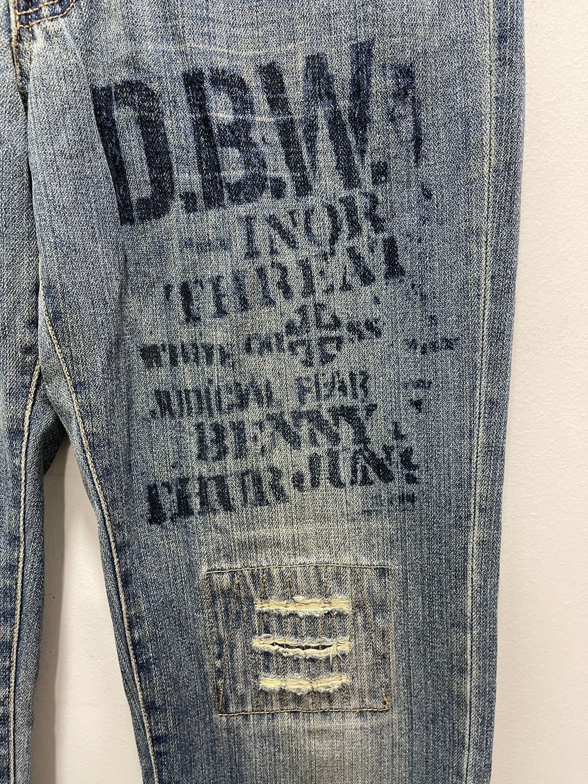 Japanese Brand JAPANESE CARAVACH SCRIBBLE MOTIVE DISTRESSED DENIM JEANS Size US 32 / EU 48 - 8 Thumbnail