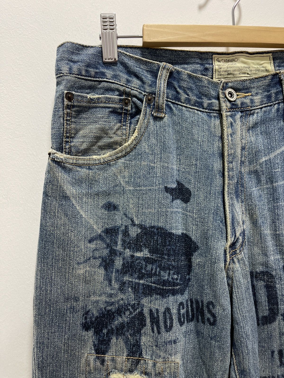 Japanese Brand JAPANESE CARAVACH SCRIBBLE MOTIVE DISTRESSED DENIM JEANS Size US 32 / EU 48 - 4 Thumbnail