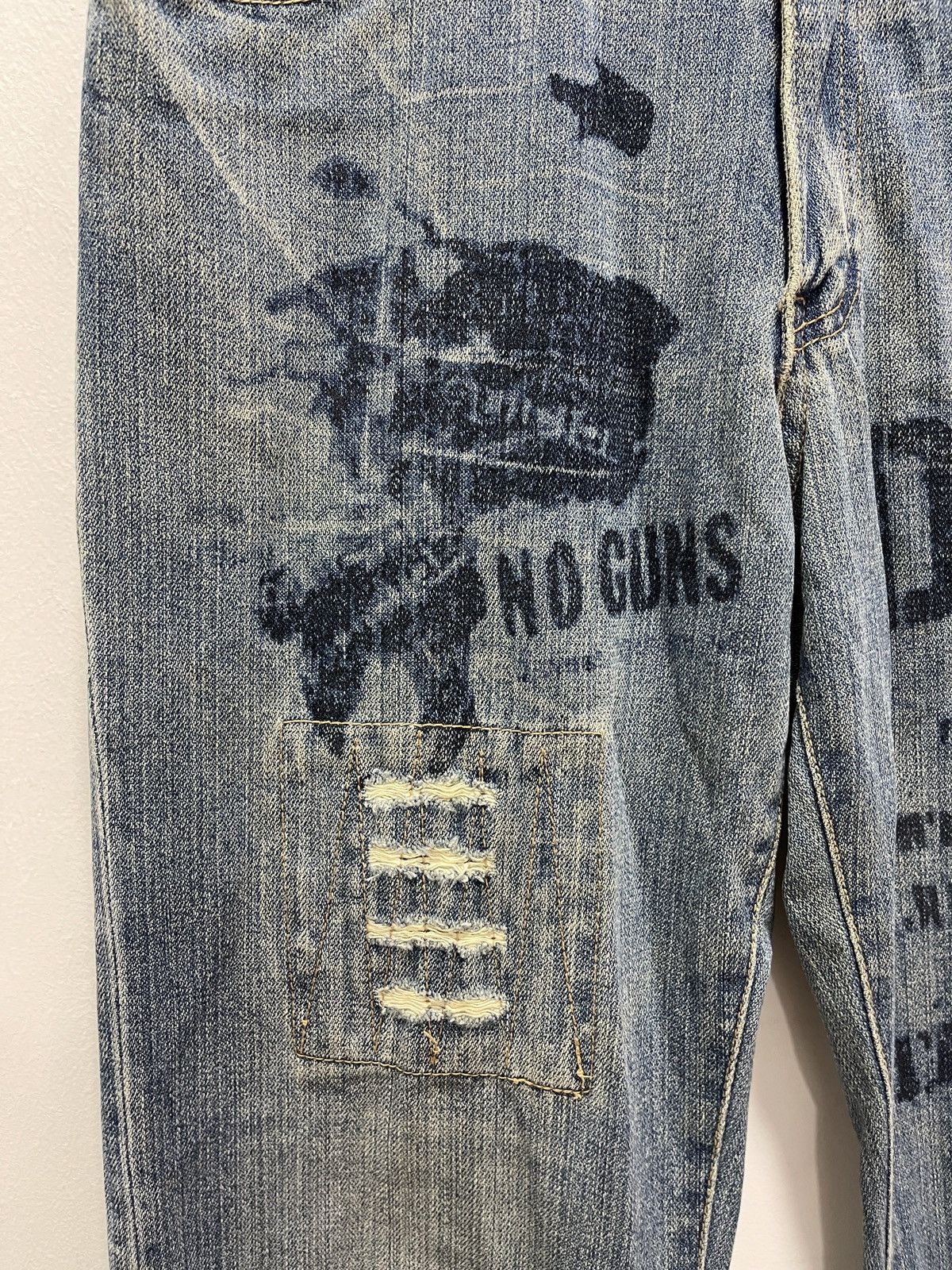 Japanese Brand JAPANESE CARAVACH SCRIBBLE MOTIVE DISTRESSED DENIM JEANS Size US 32 / EU 48 - 7 Thumbnail