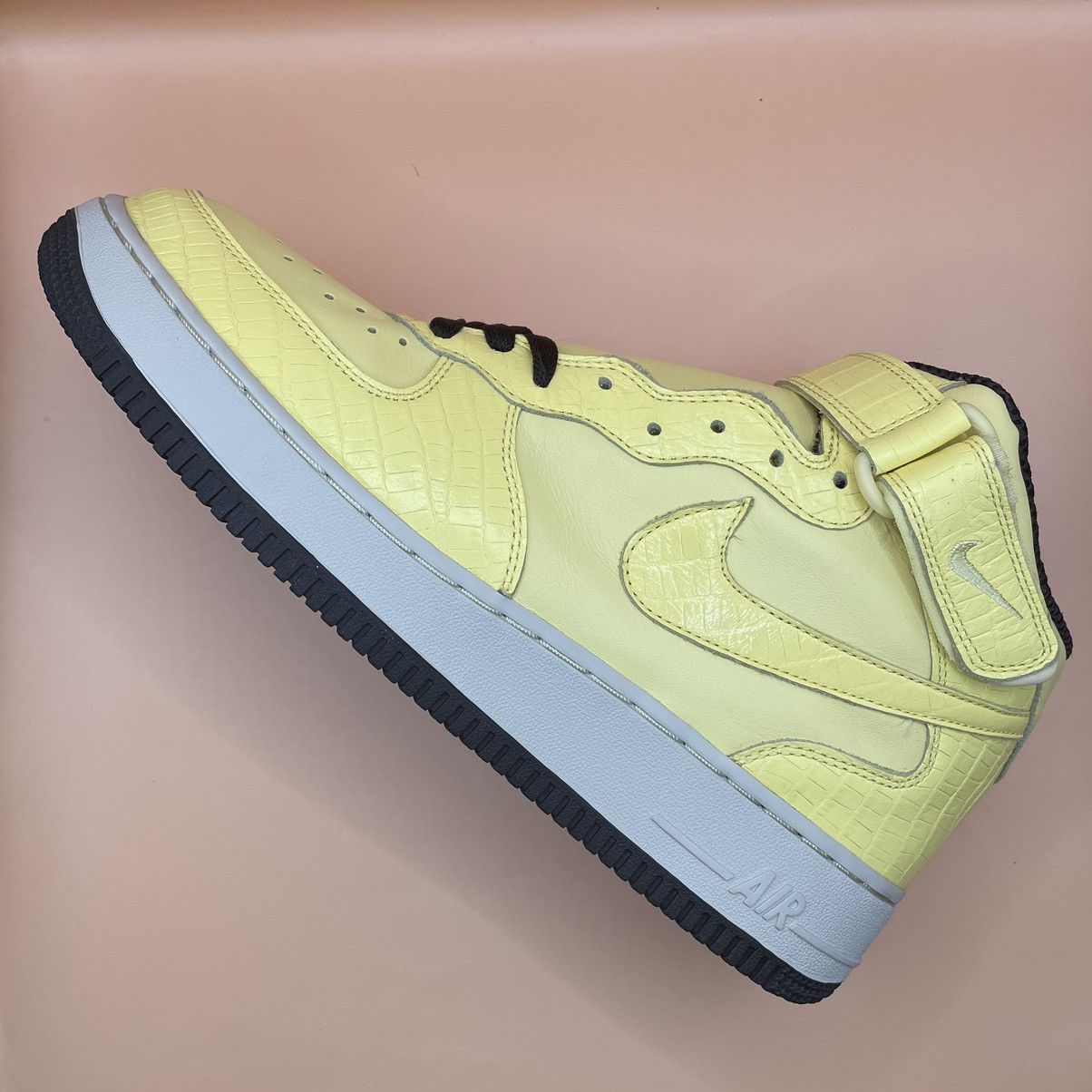 nike sf air force 1 mid yellow
