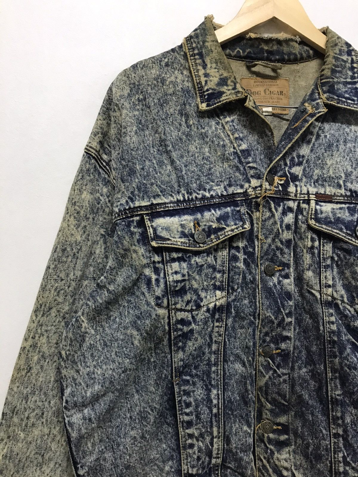 Japanese Brand Vintage Dog Cigar Distressed Denim Jackets Size US L / EU 52-54 / 3 - 4 Thumbnail