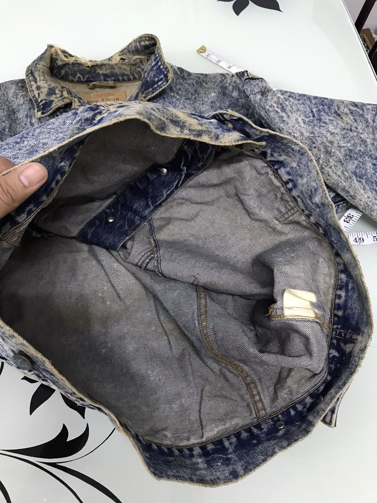 Japanese Brand Vintage Dog Cigar Distressed Denim Jackets Size US L / EU 52-54 / 3 - 21 Thumbnail
