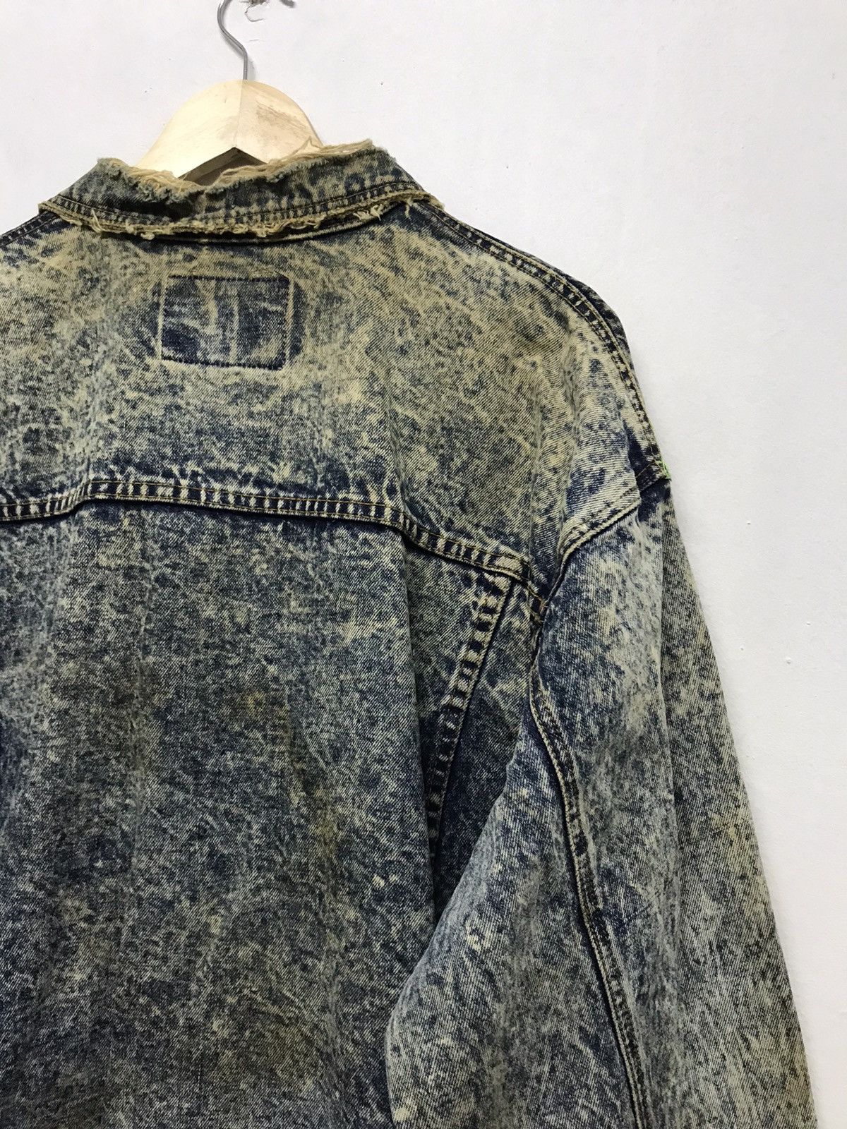 Japanese Brand Vintage Dog Cigar Distressed Denim Jackets Size US L / EU 52-54 / 3 - 16 Thumbnail