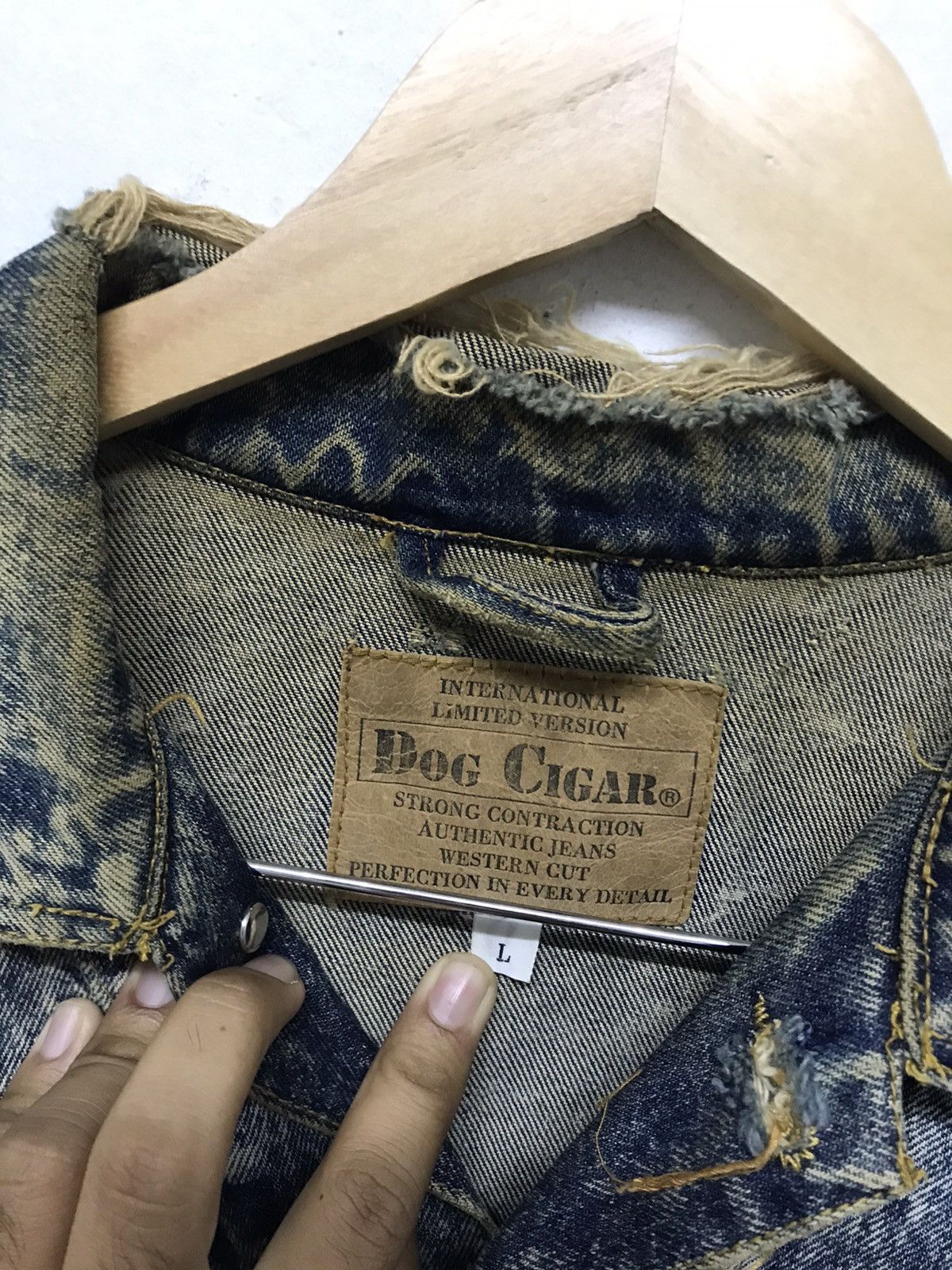 Japanese Brand Vintage Dog Cigar Distressed Denim Jackets Size US L / EU 52-54 / 3 - 7 Thumbnail