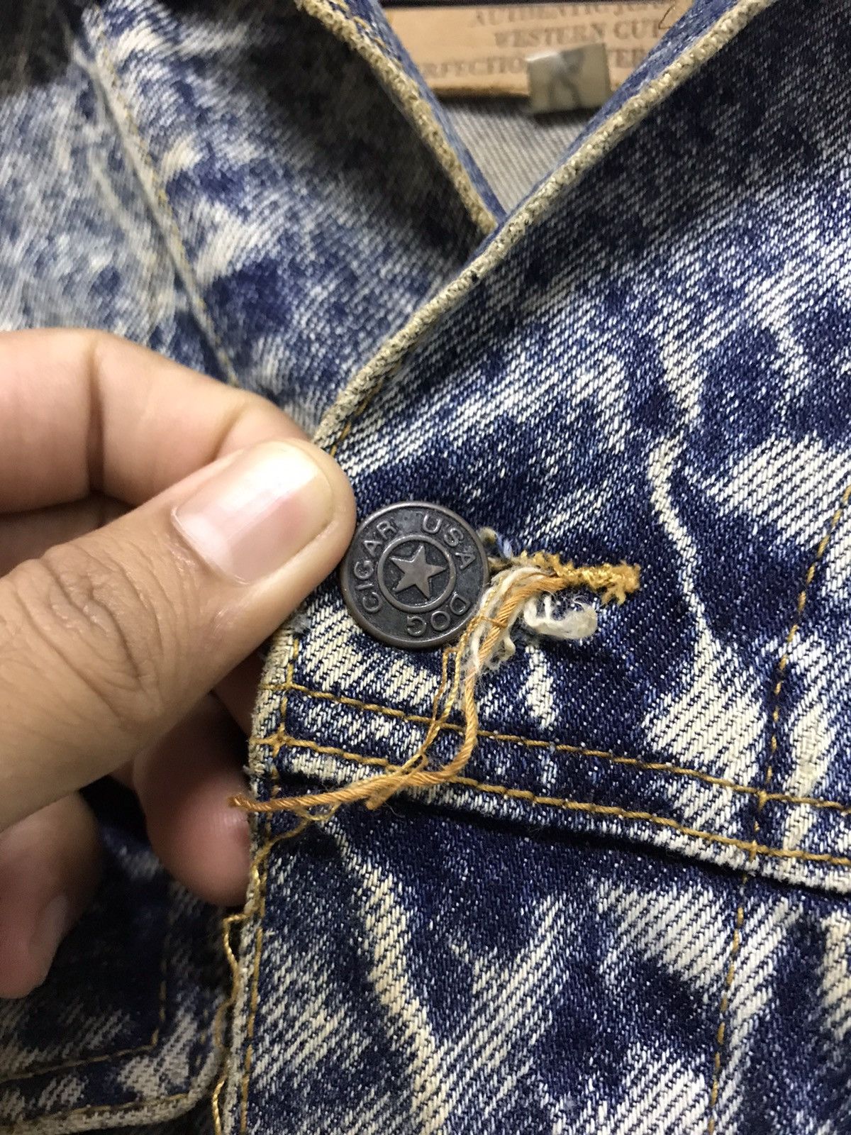 Japanese Brand Vintage Dog Cigar Distressed Denim Jackets Size US L / EU 52-54 / 3 - 8 Thumbnail