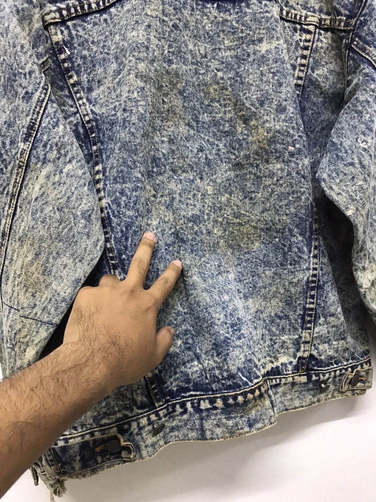 Japanese Brand Vintage Dog Cigar Distressed Denim Jackets Size US L / EU 52-54 / 3 - 17 Thumbnail