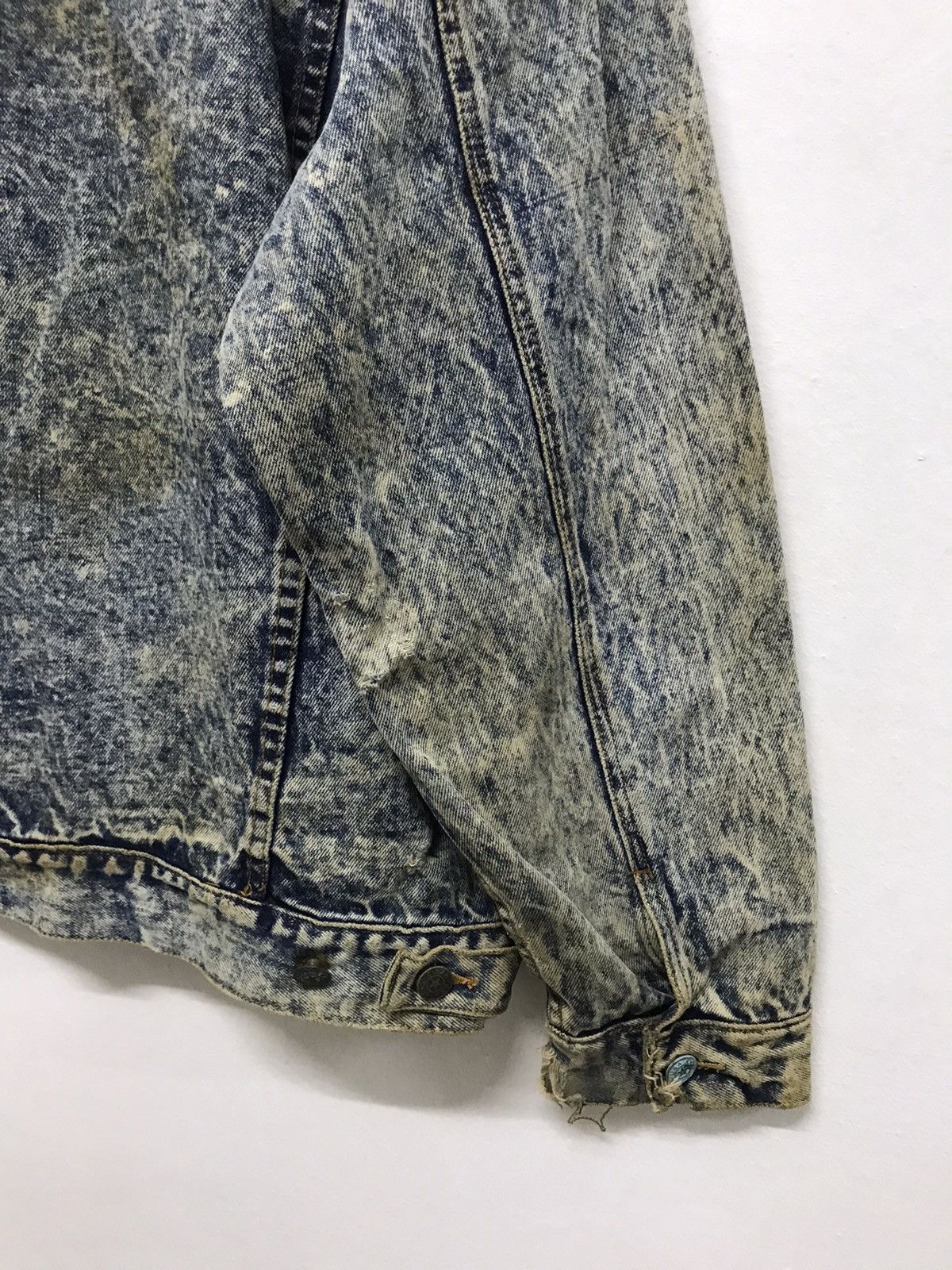 Japanese Brand Vintage Dog Cigar Distressed Denim Jackets Size US L / EU 52-54 / 3 - 15 Thumbnail