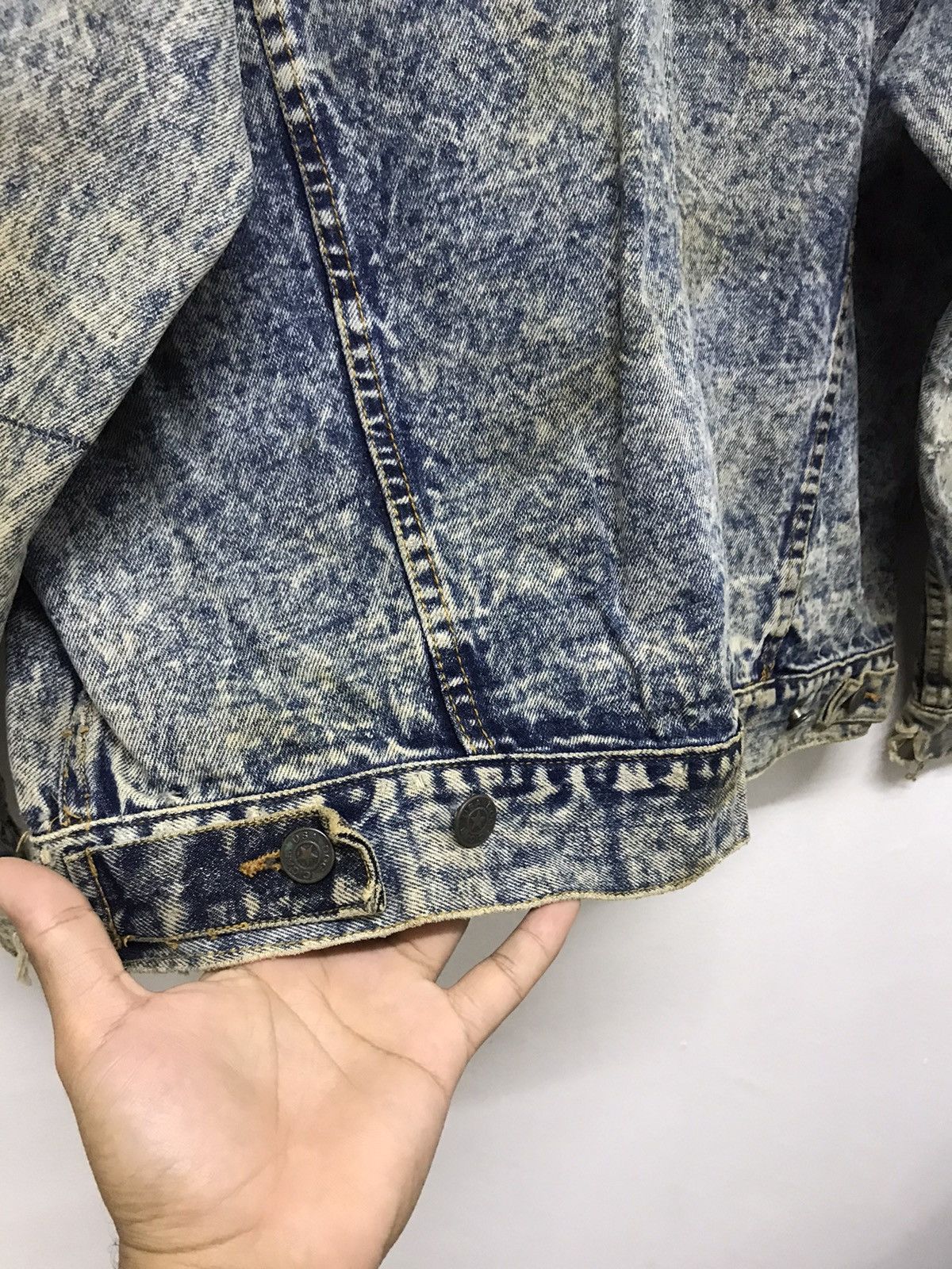 Japanese Brand Vintage Dog Cigar Distressed Denim Jackets Size US L / EU 52-54 / 3 - 18 Thumbnail