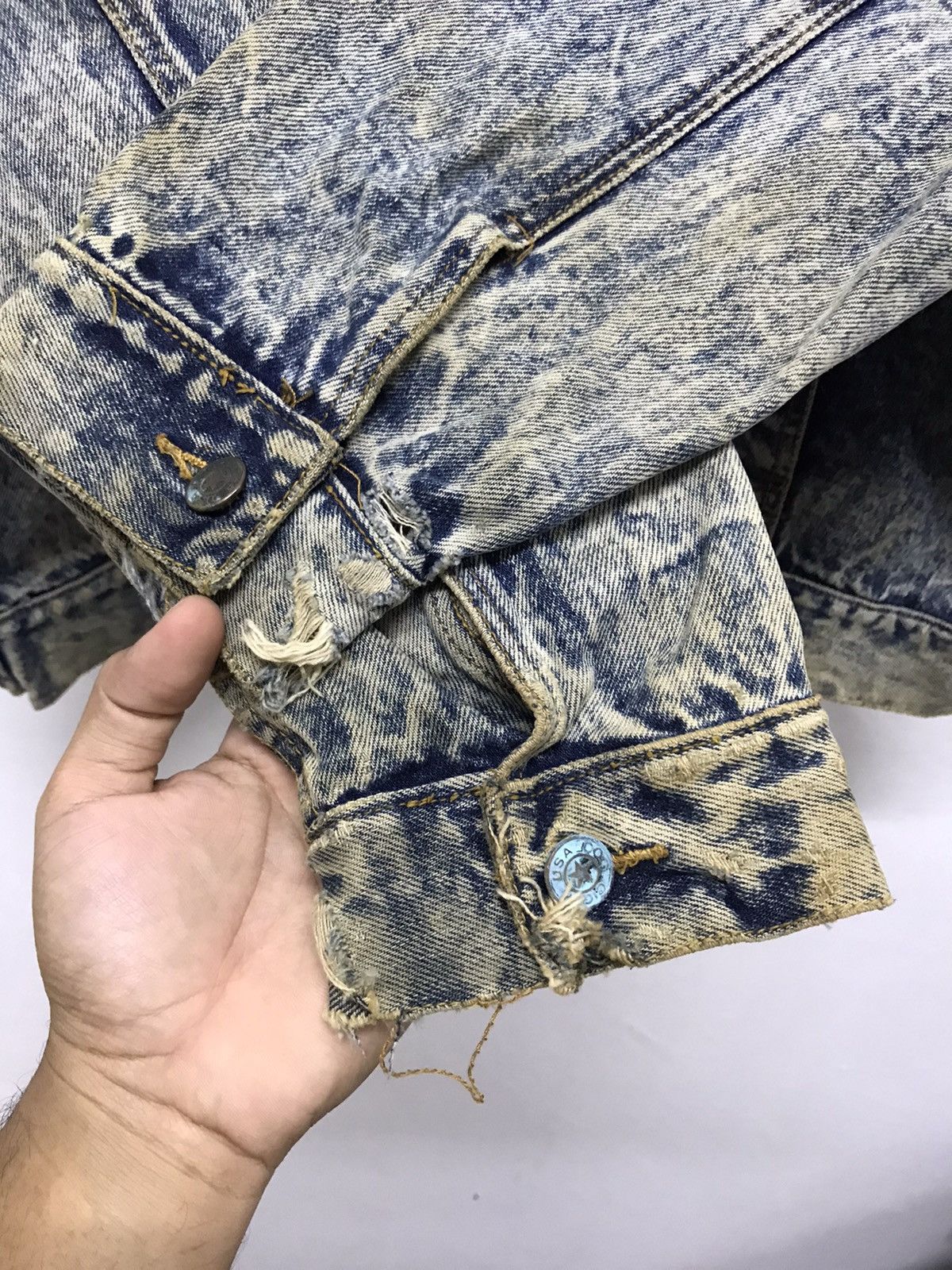Japanese Brand Vintage Dog Cigar Distressed Denim Jackets Size US L / EU 52-54 / 3 - 12 Thumbnail
