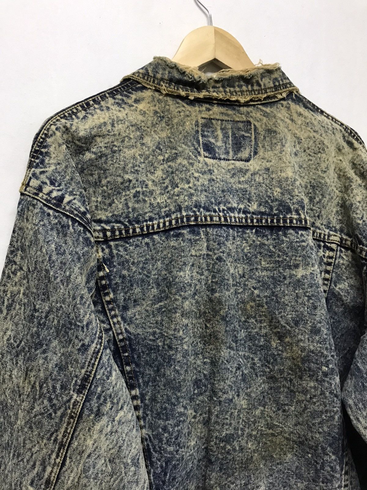 Japanese Brand Vintage Dog Cigar Distressed Denim Jackets Size US L / EU 52-54 / 3 - 14 Thumbnail