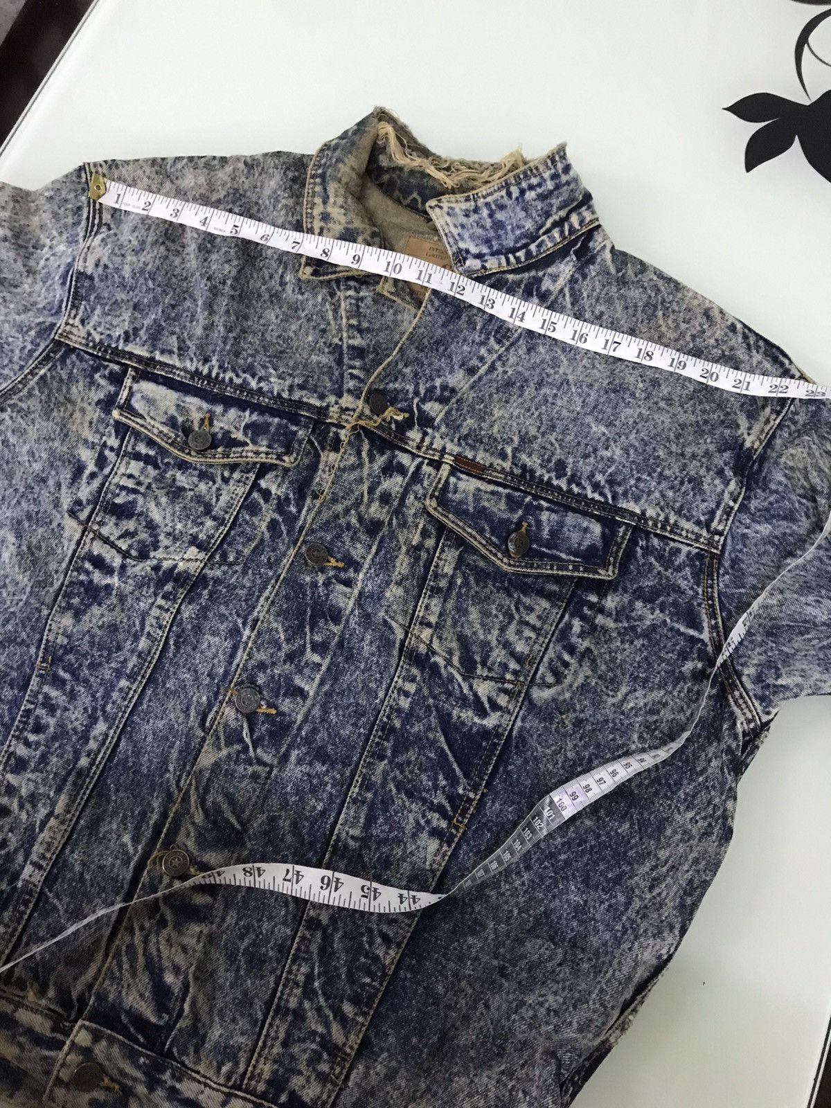 Japanese Brand Vintage Dog Cigar Distressed Denim Jackets Size US L / EU 52-54 / 3 - 23 Thumbnail