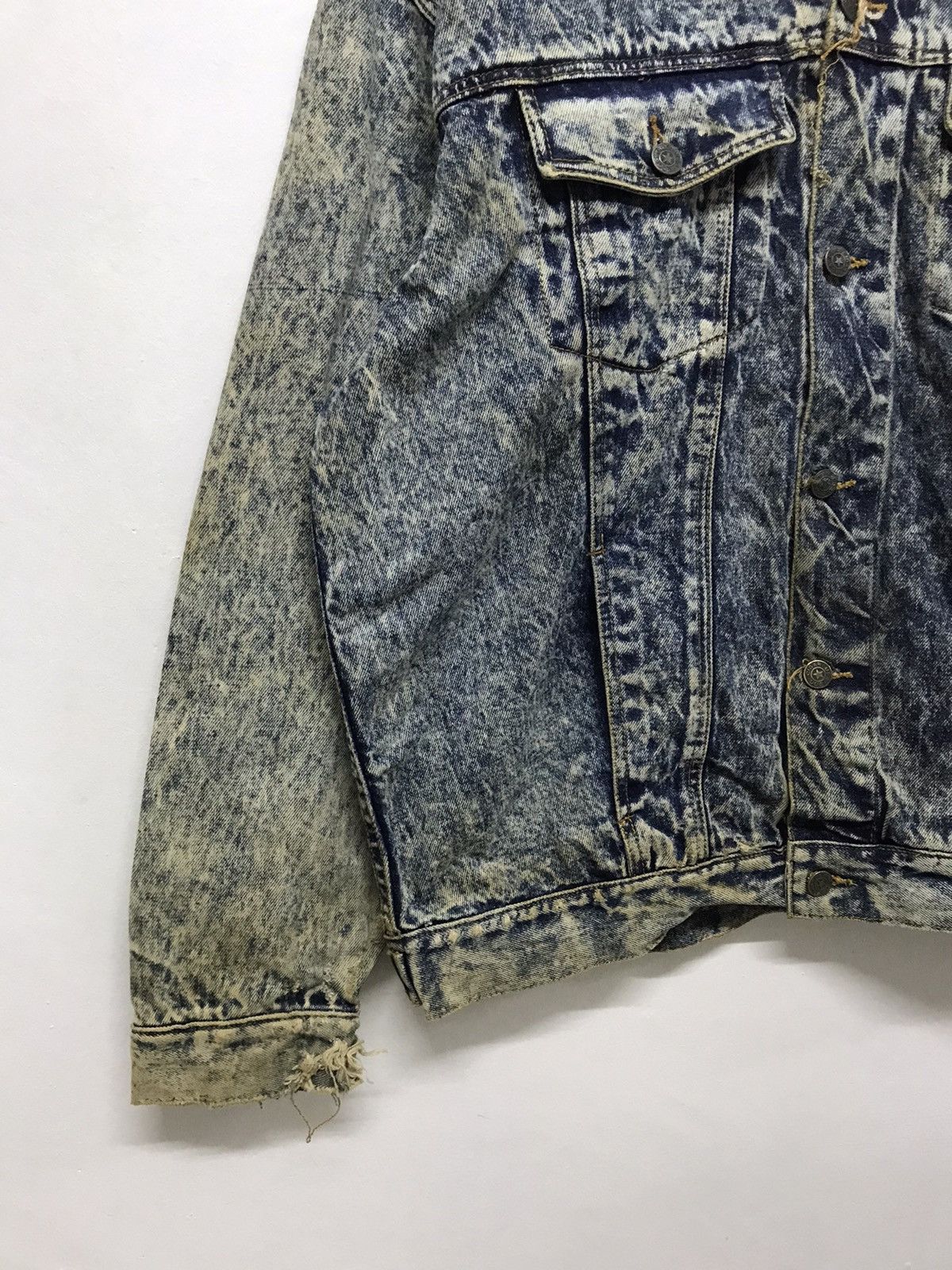Japanese Brand Vintage Dog Cigar Distressed Denim Jackets Size US L / EU 52-54 / 3 - 3 Thumbnail
