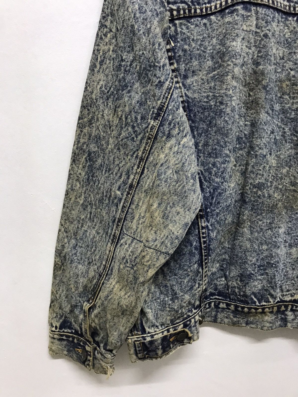 Japanese Brand Vintage Dog Cigar Distressed Denim Jackets Size US L / EU 52-54 / 3 - 13 Thumbnail