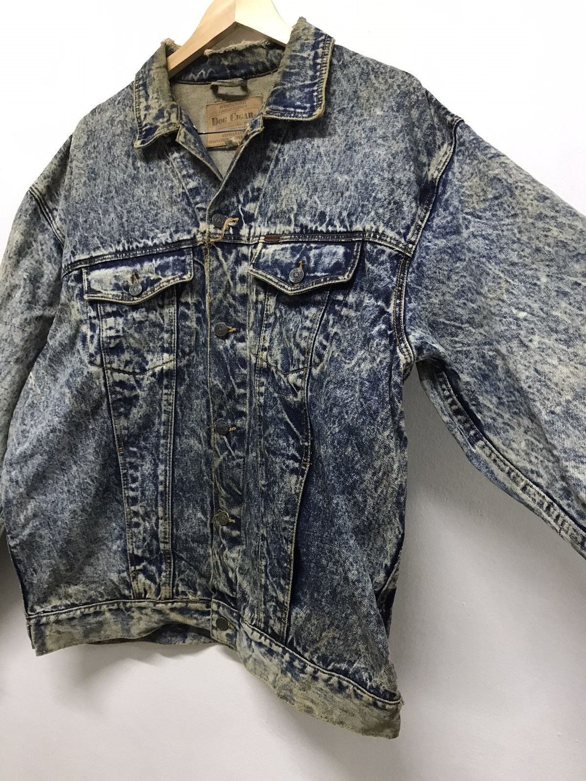 Japanese Brand Vintage Dog Cigar Distressed Denim Jackets Size US L / EU 52-54 / 3 - 11 Thumbnail