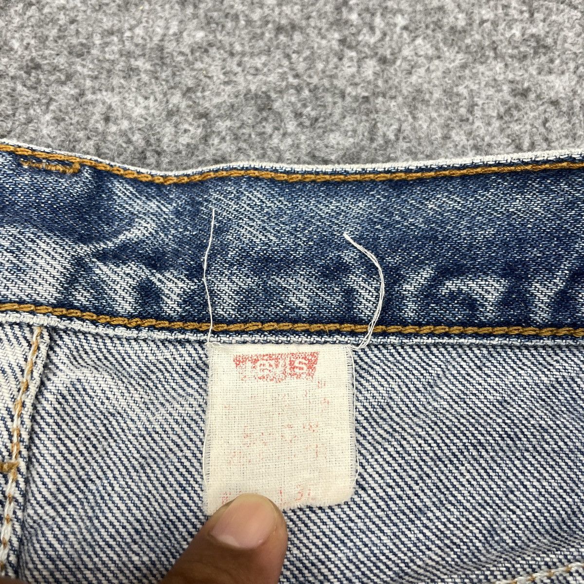 Levi's Vintage Levi's 550 Distressed Blue Light Wash - wc 247 Size US 33 - 9 Thumbnail
