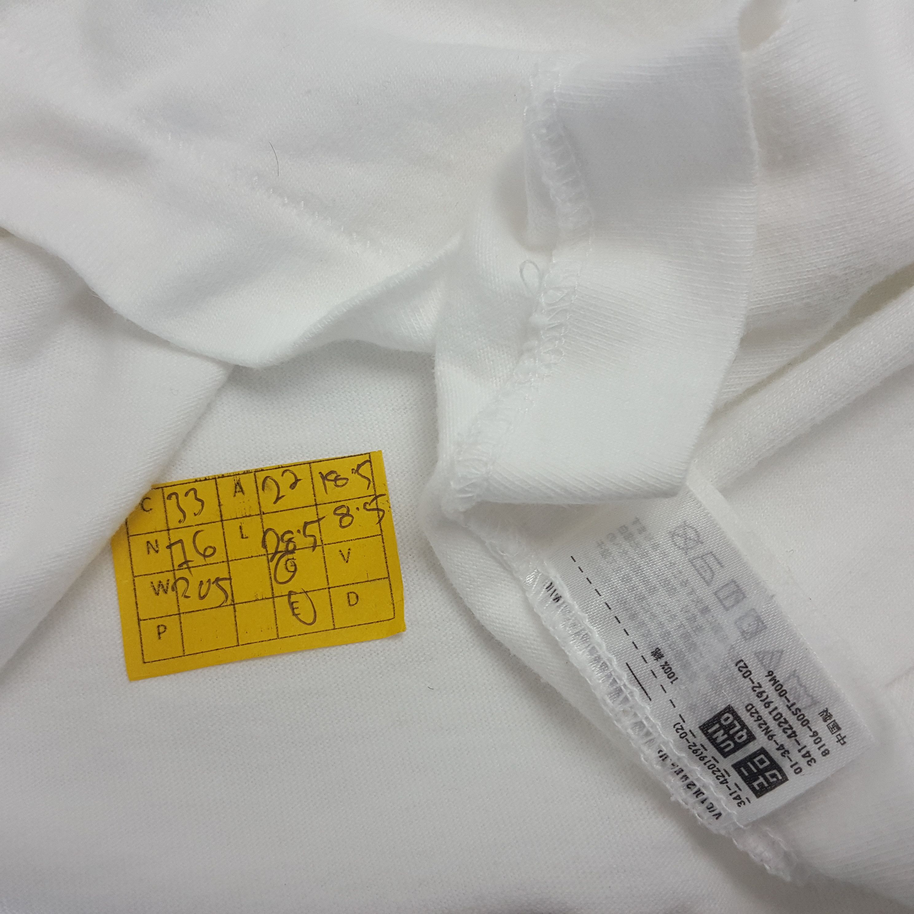 Kaws × Uniqlo × Vintage Vintage KAWS X Japanese Brand Mascot Design T-Shirt Size US L / EU 52-54 / 3 - 6 Thumbnail
