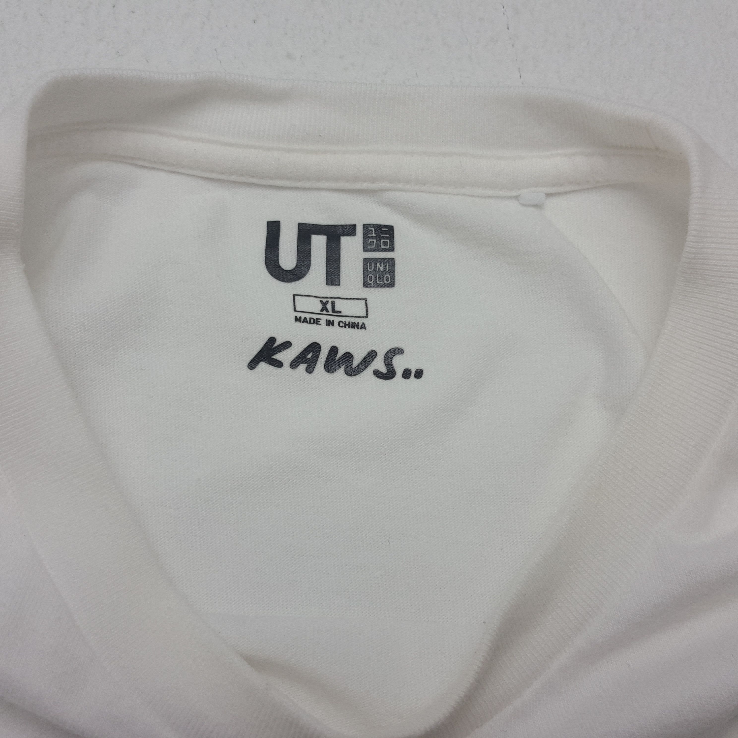 Kaws × Uniqlo × Vintage Vintage KAWS X Japanese Brand Mascot Design T-Shirt Size US L / EU 52-54 / 3 - 5 Thumbnail