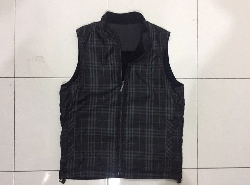 image of Burberry Nova Checked Reversible Vest Jacket in Grey, Men's (Size Large)
