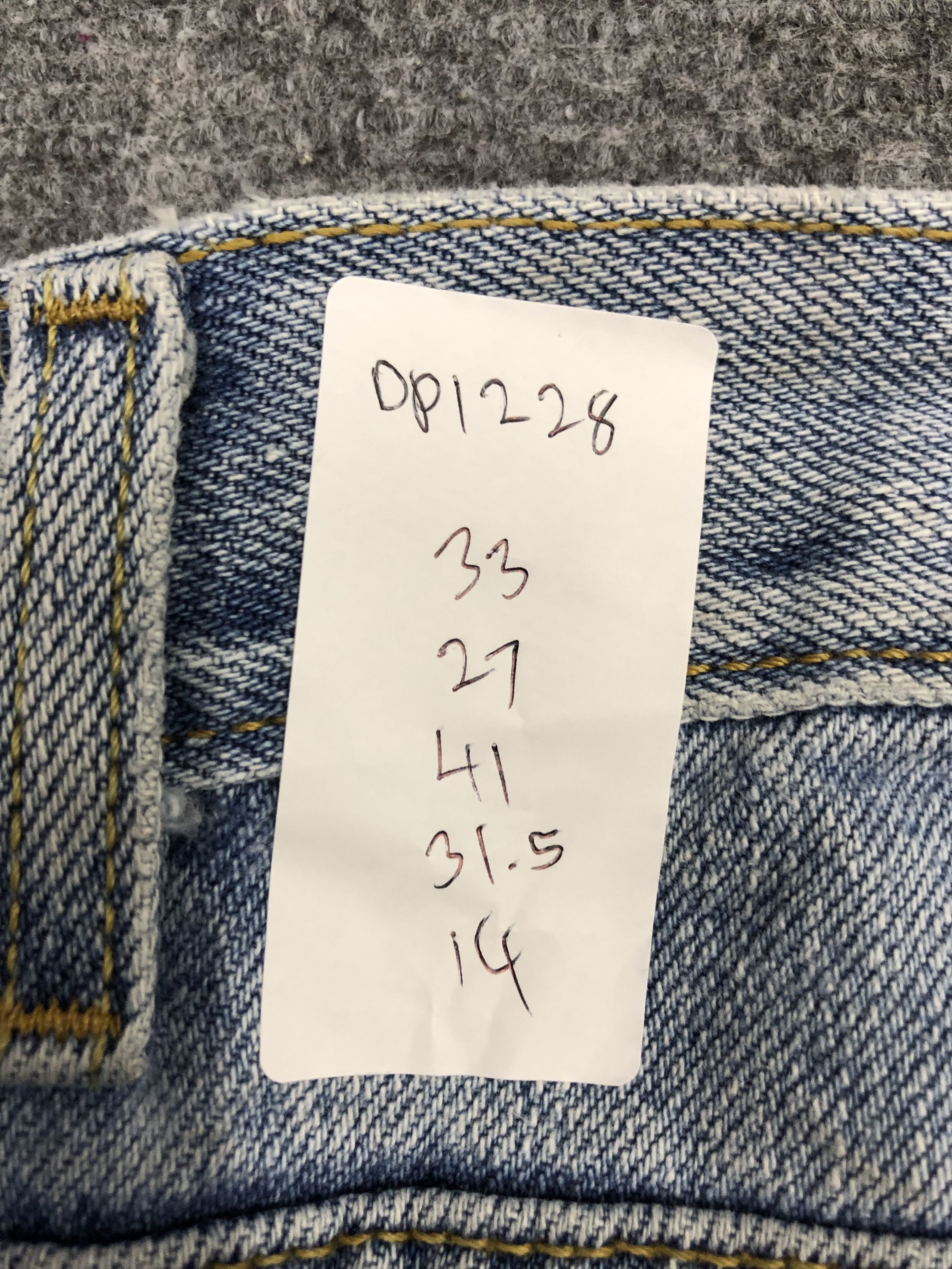 Levi's × Vintage Vintage Levis 550 Faded Blue Baggy Jeans DP1228 Size US 33 - 10 Thumbnail