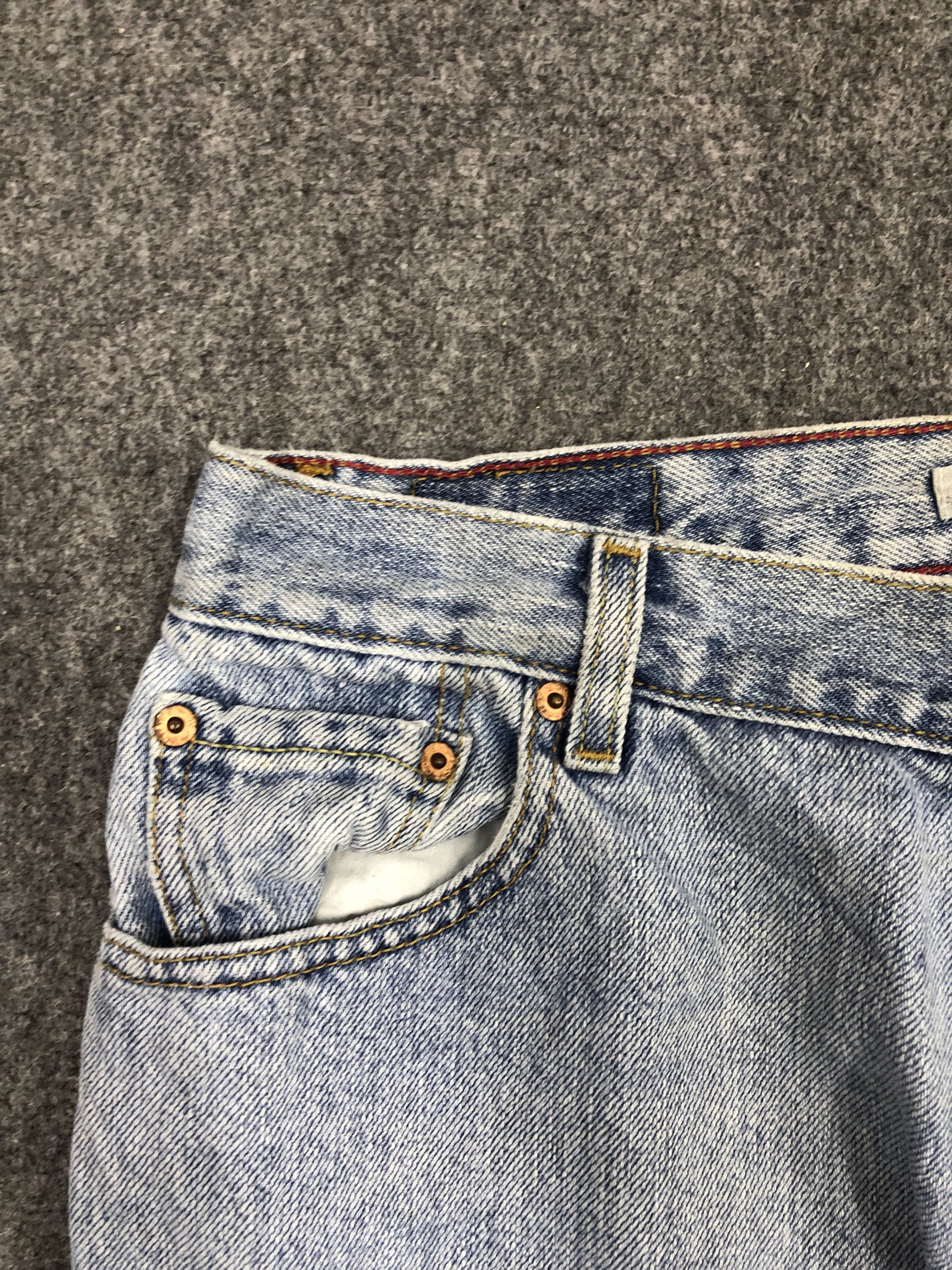 Levi's × Vintage Vintage Levis 550 Faded Blue Baggy Jeans DP1228 Size US 33 - 8 Thumbnail