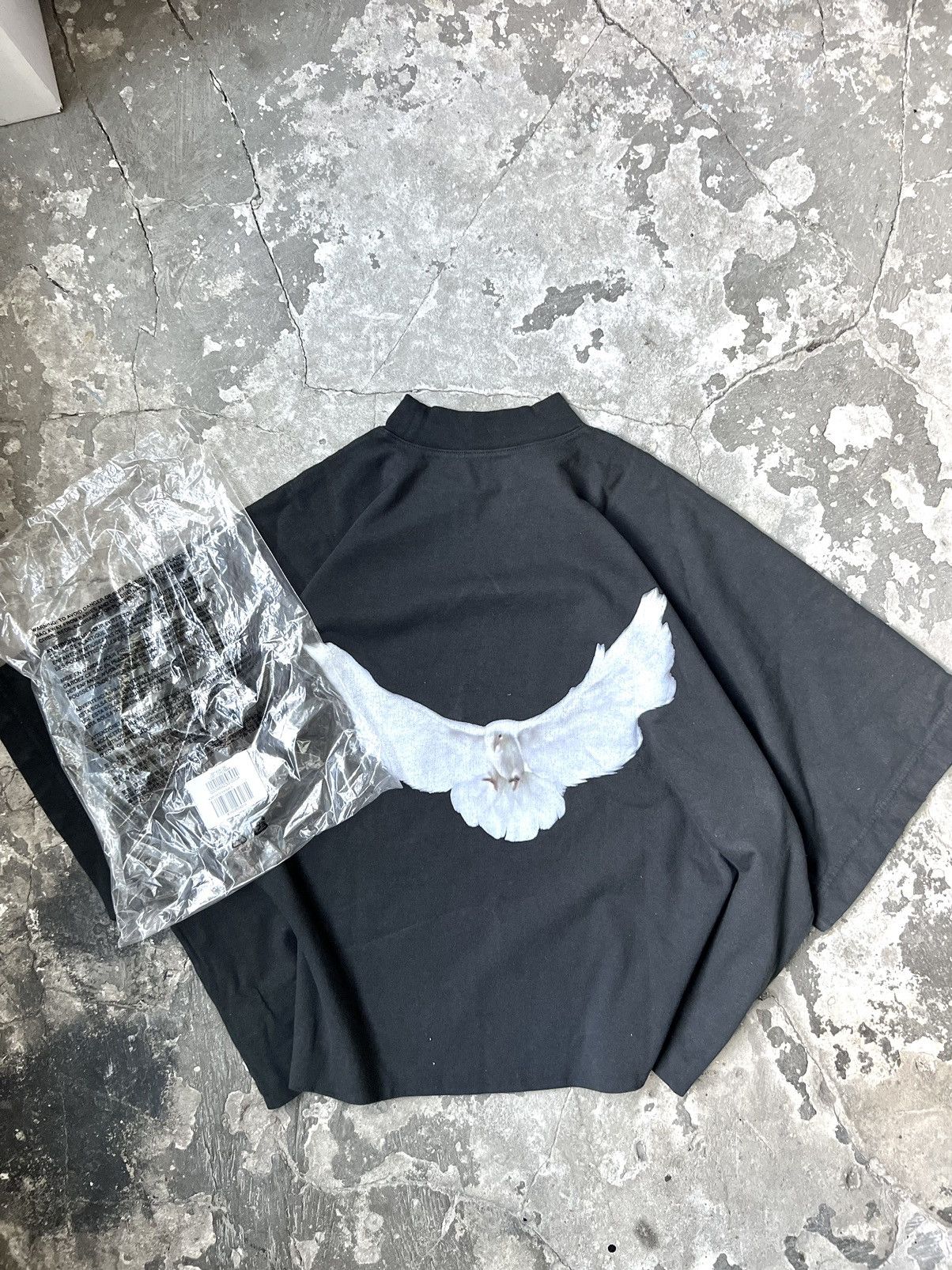 image of NWT Yeezy Gap No Seam Cropped Tee in Black, Men's (Size Large)