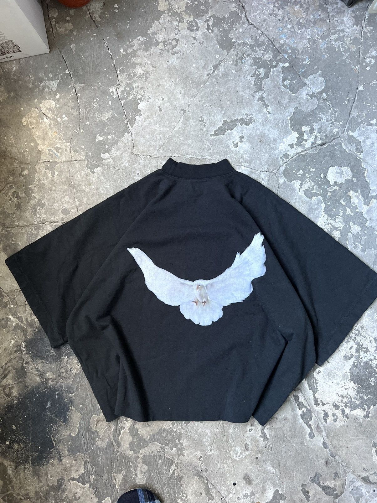 image of NWT Yeezy Gap No Seam Cropped Tee in Black, Men's (Size Large)
