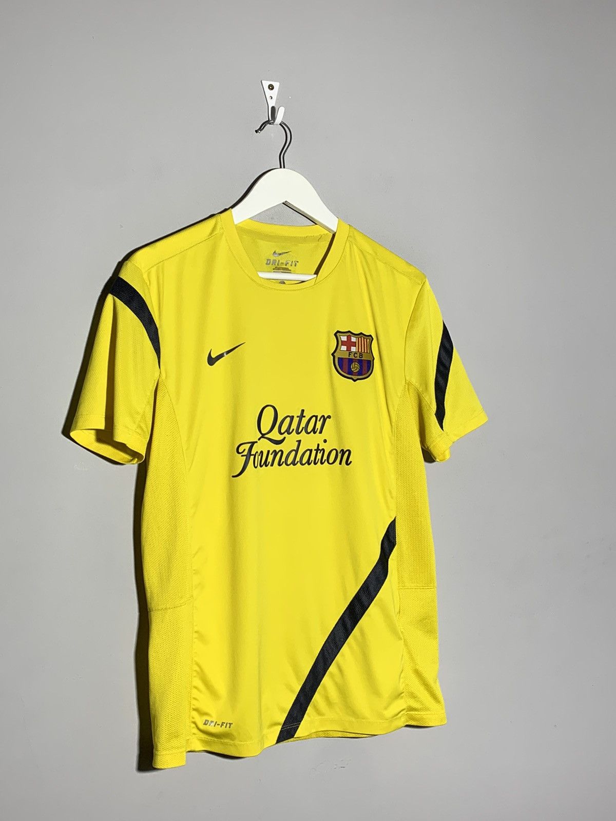 Nike F.C Barcelona Nike Y2k Streetwear Football shirt Size US M / EU 48-50 / 2 - 2 Thumbnail