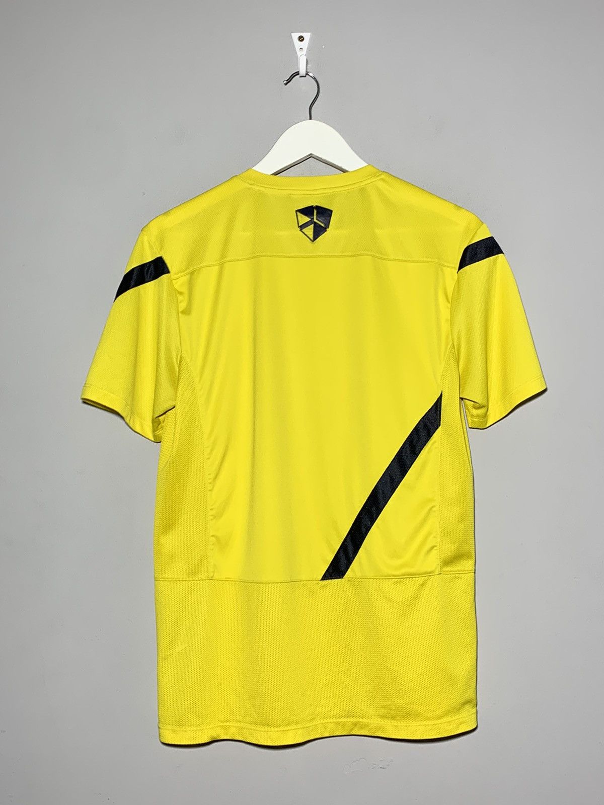 Nike F.C Barcelona Nike Y2k Streetwear Football shirt Size US M / EU 48-50 / 2 - 7 Thumbnail
