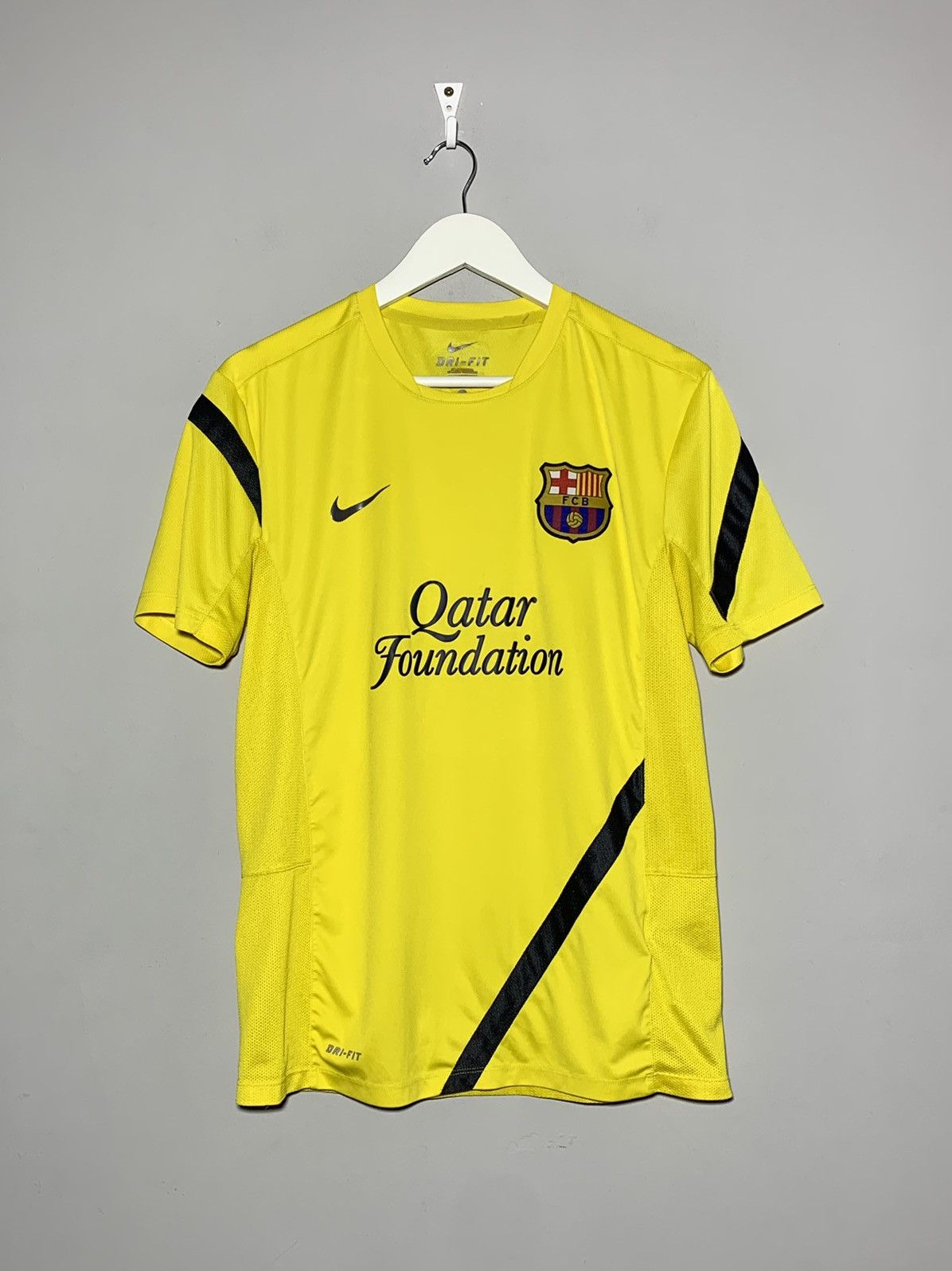 Nike F.C Barcelona Nike Y2k Streetwear Football shirt Size US M / EU 48-50 / 2 - 1 Thumbnail