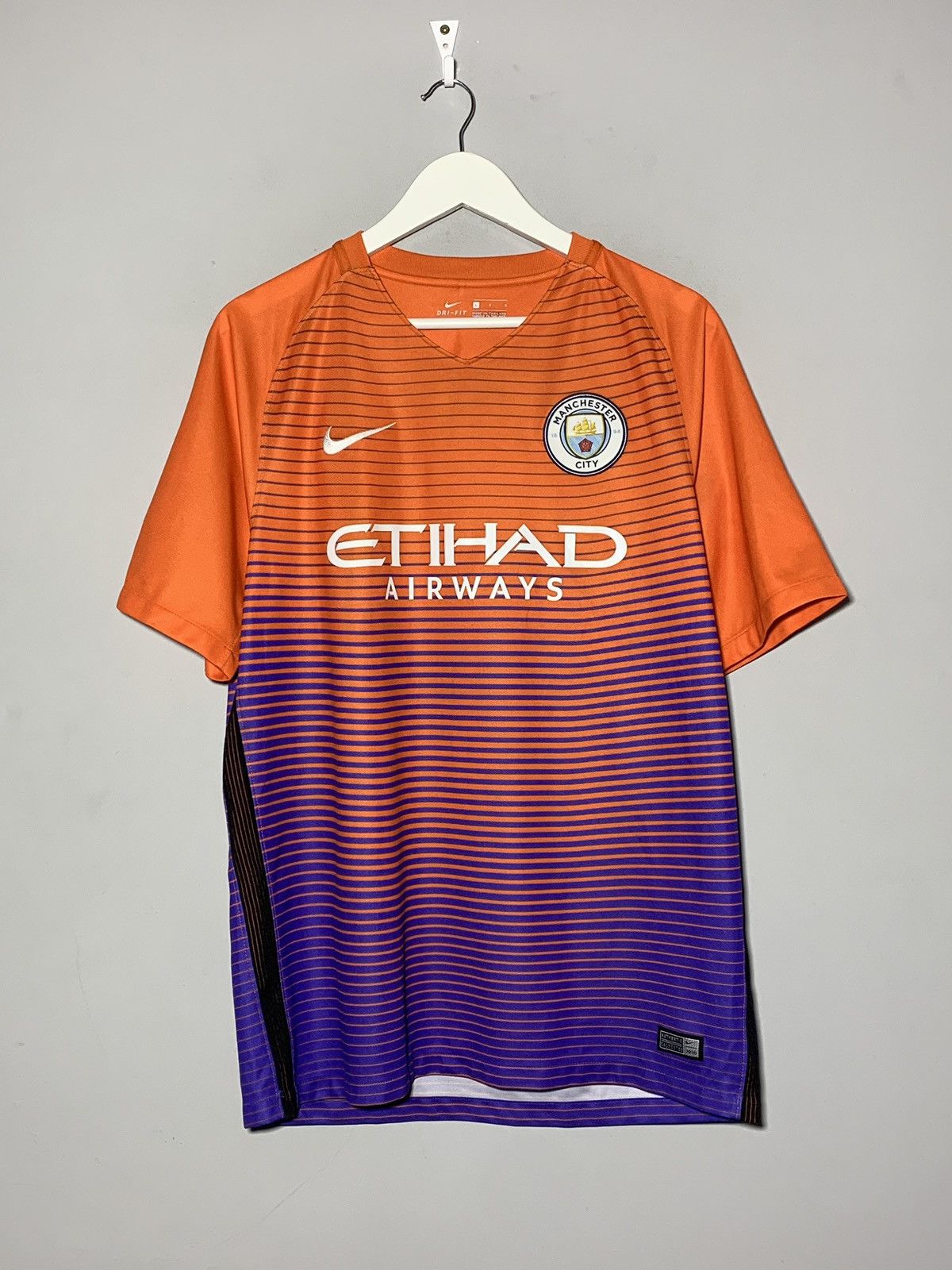 Nike Manchester City 2016/17 Y2k Streetwear Nike Football Shirt Size US L / EU 52-54 / 3 - 1 Thumbnail