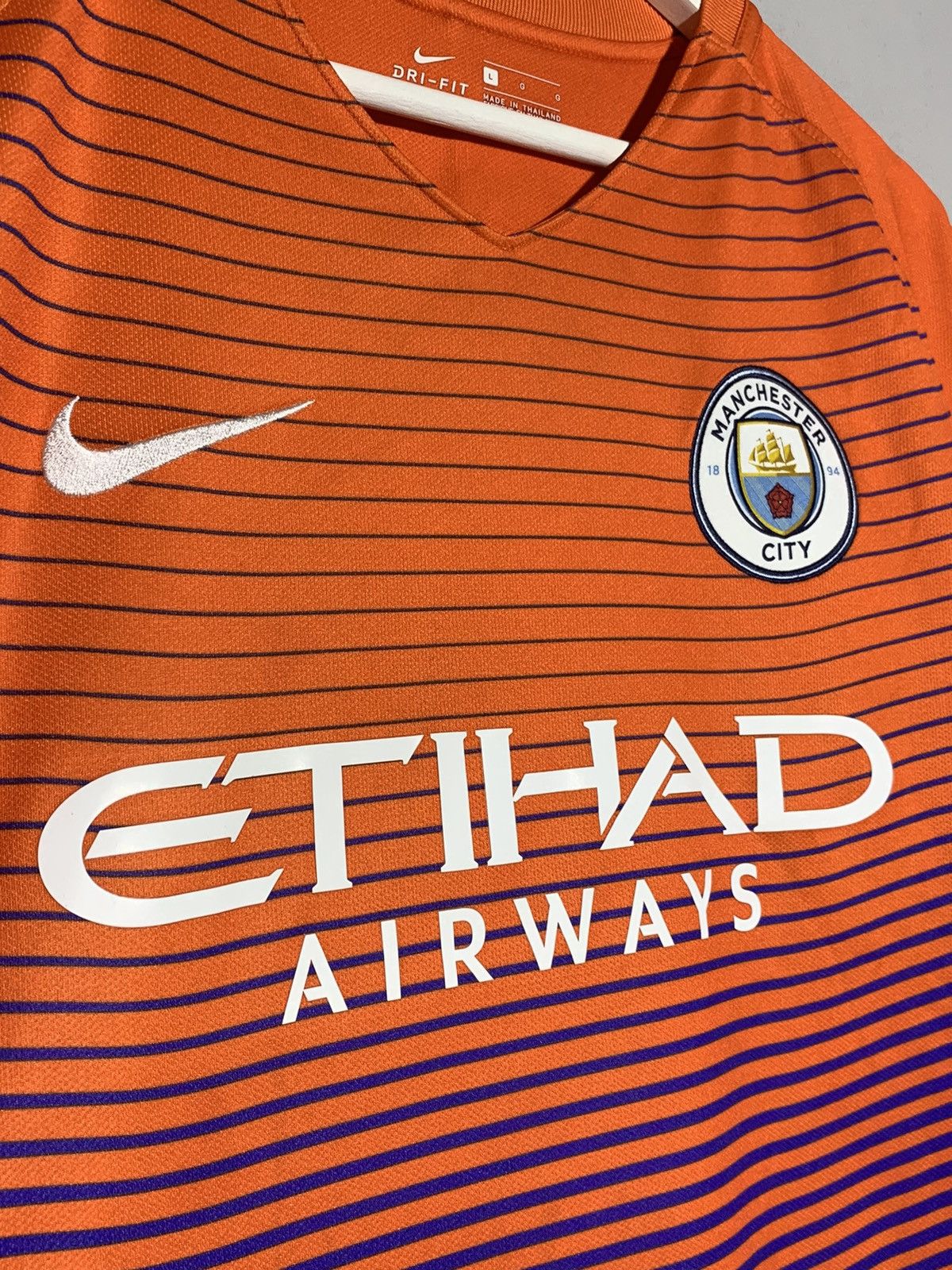 Nike Manchester City 2016/17 Y2k Streetwear Nike Football Shirt Size US L / EU 52-54 / 3 - 7 Thumbnail