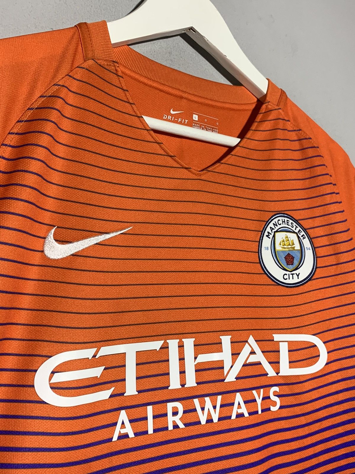 Nike Manchester City 2016/17 Y2k Streetwear Nike Football Shirt Size US L / EU 52-54 / 3 - 4 Thumbnail