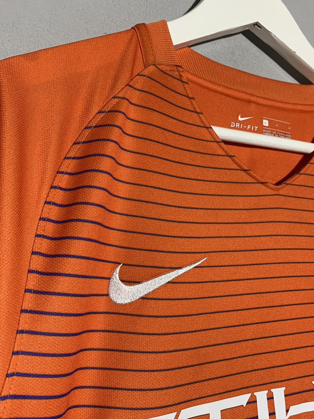Nike Manchester City 2016/17 Y2k Streetwear Nike Football Shirt Size US L / EU 52-54 / 3 - 6 Thumbnail