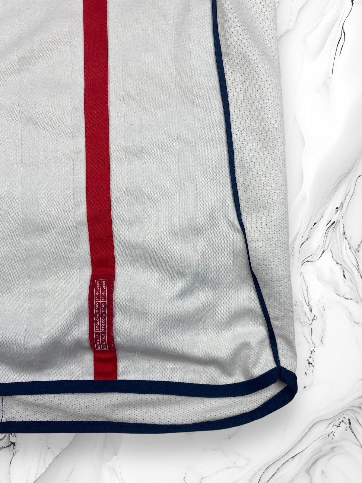Umbro × Vintage Mens Vintage Umbro England Soccer Jersey T Shirt Size S Size US S / EU 44-46 / 1 - 11 Thumbnail