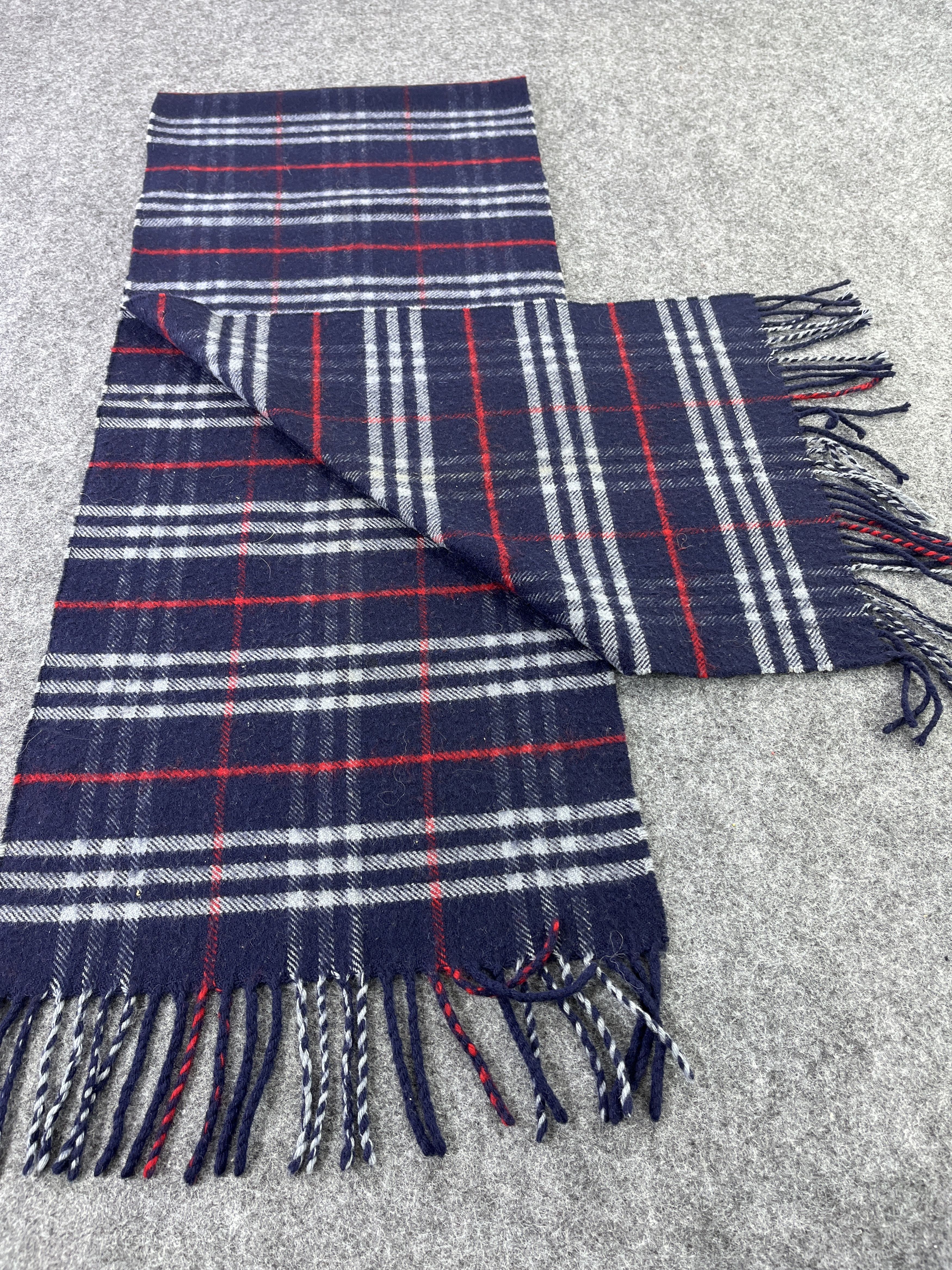 Burberry Burberry Scarf / Muffler / Neckwear - T011 Size ONE SIZE - 2 Thumbnail