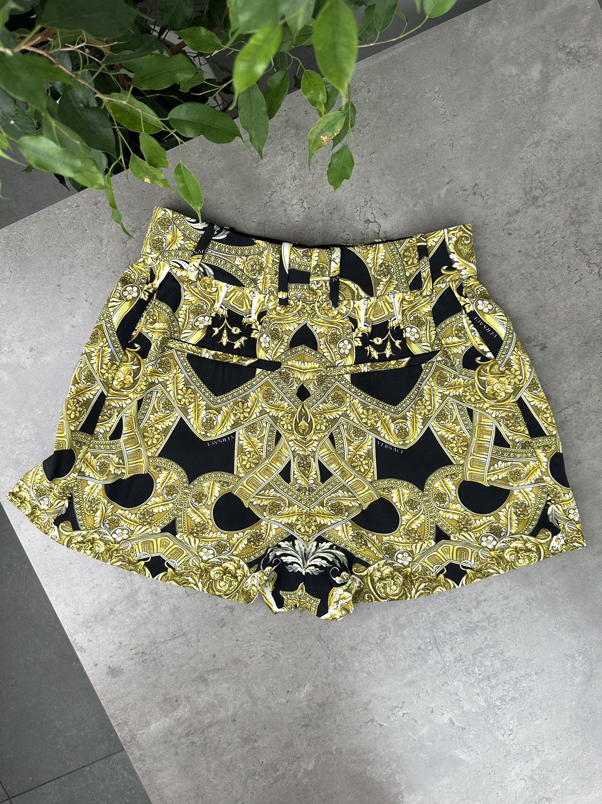 Versace Versace Women’s Shorts Size 28" / US 6 / IT 42 - 15 Thumbnail