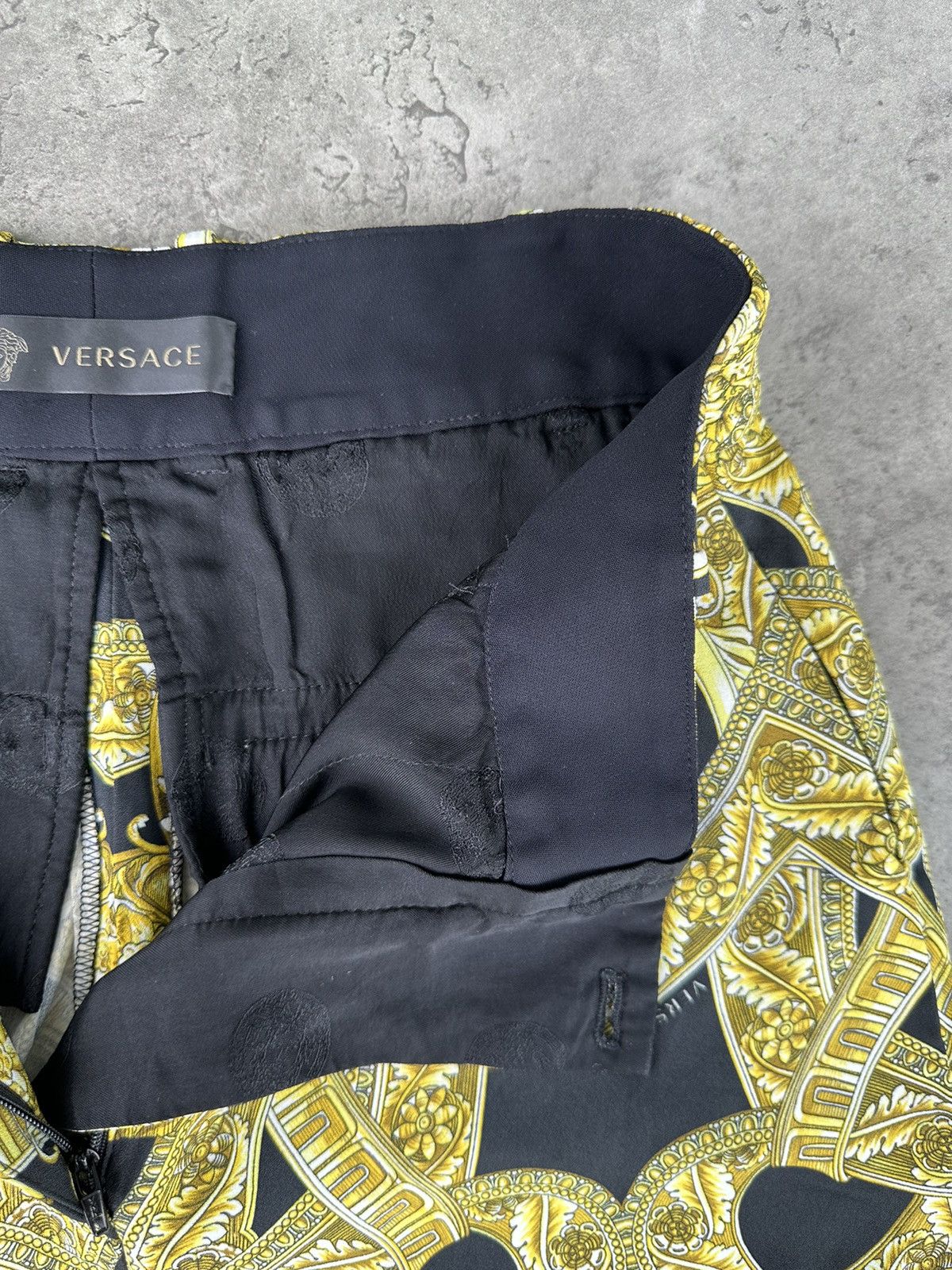 Versace Versace Women’s Shorts Size 28" / US 6 / IT 42 - 9 Thumbnail