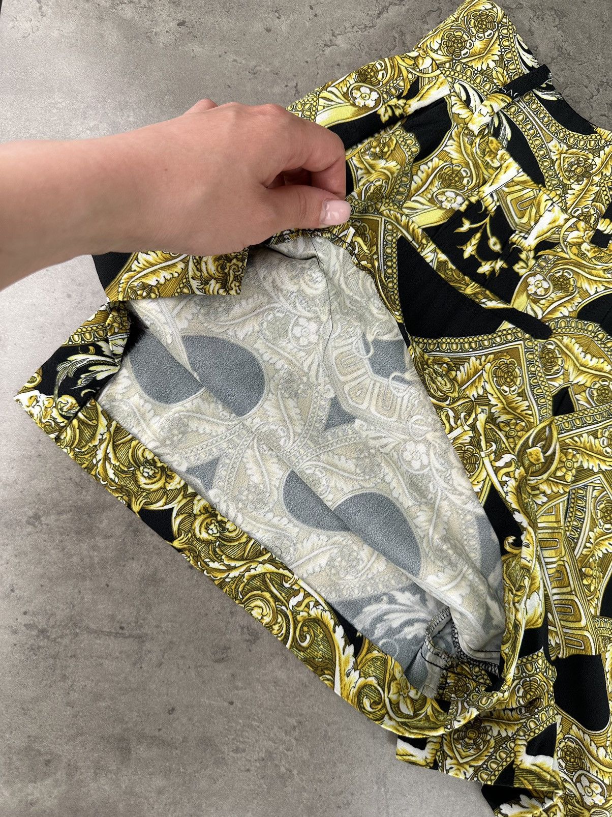 Versace Versace Women’s Shorts Size 28" / US 6 / IT 42 - 21 Thumbnail